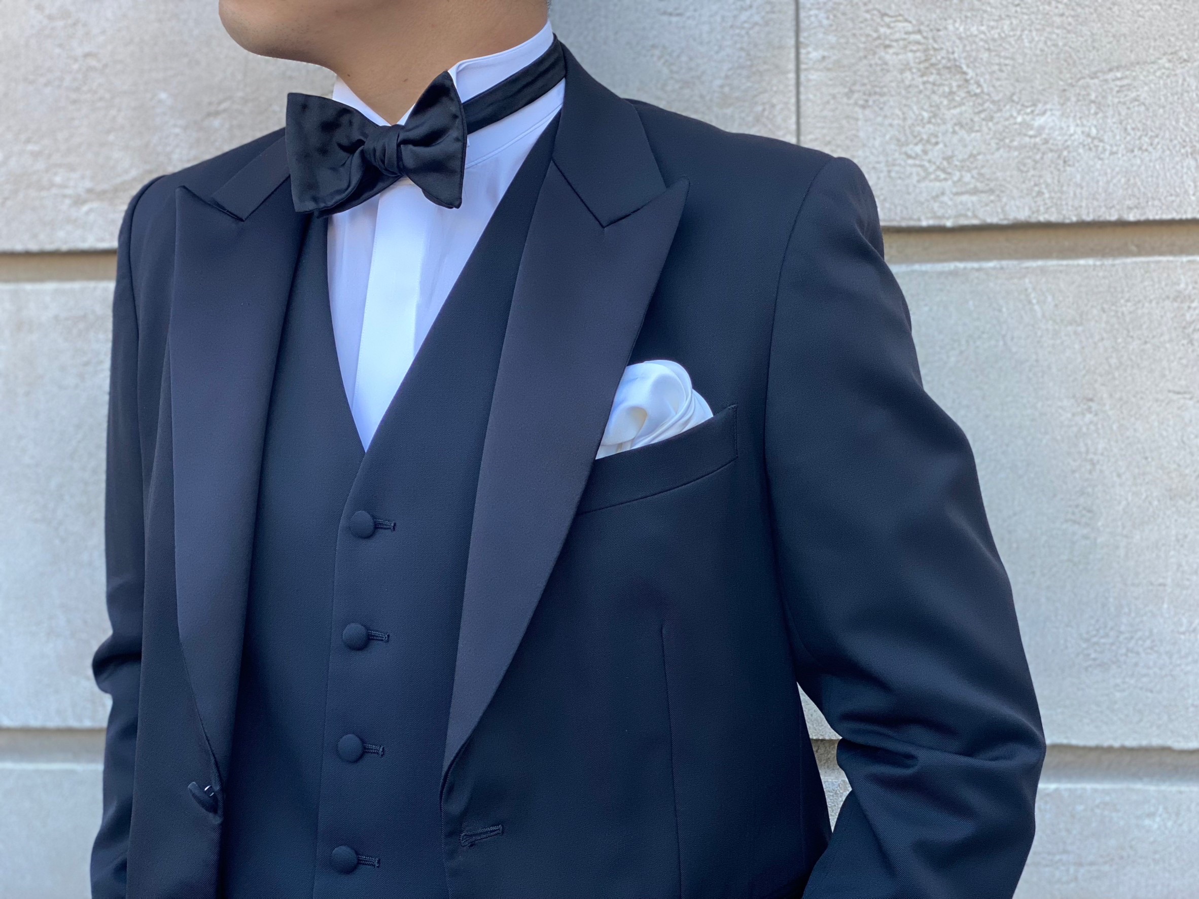 名古屋のご新郎様におすすめピークドラペルのブラックタキシード