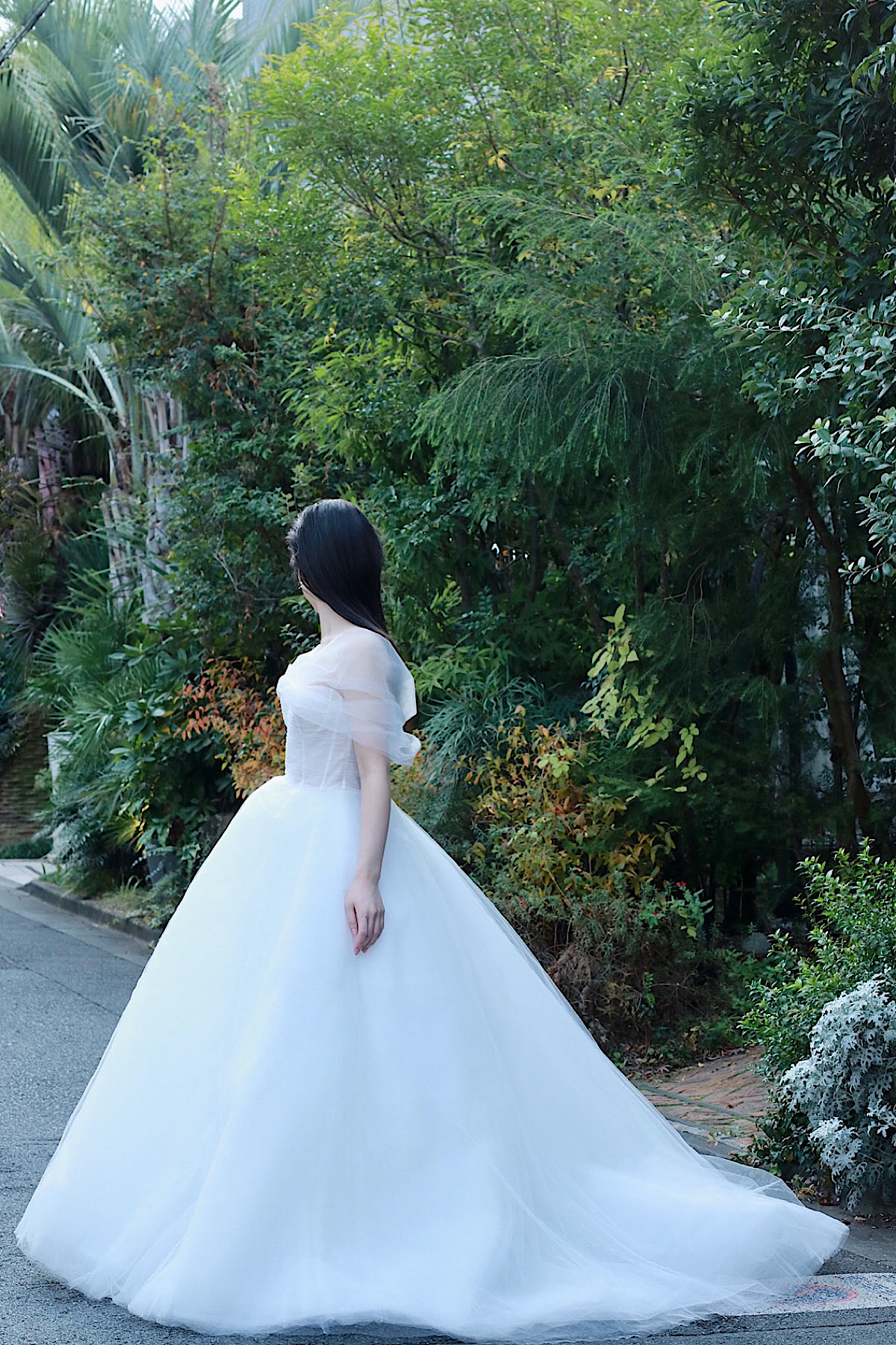 Oscar de la Renta(オスカー デ ラ レンタ)のロマンティックなチュールが生み出すプリンセスラインのウェディングドレス