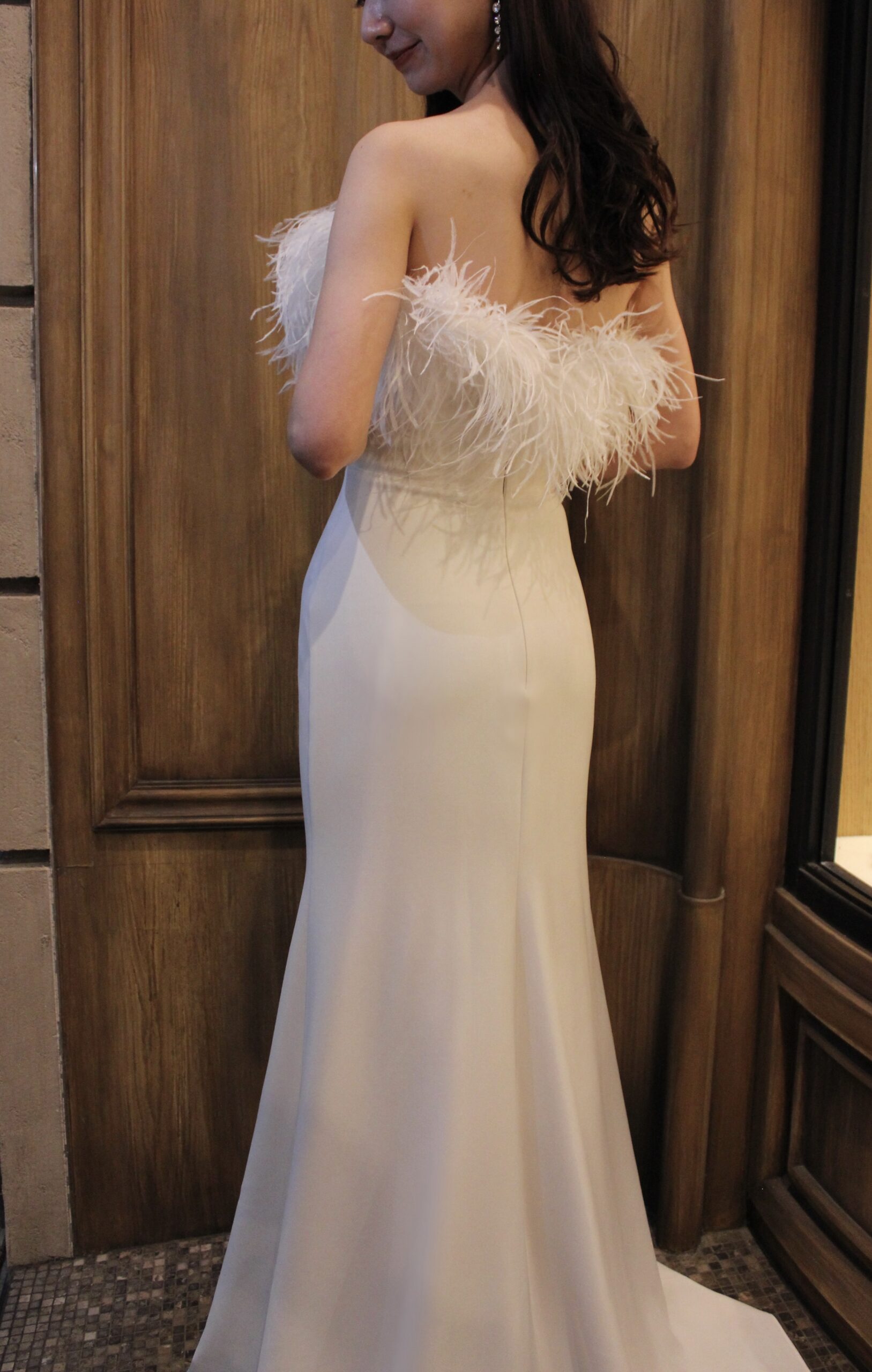 クレープ生地でお体に沿い美しいシルエットのジェニーパッカムのマーメイドラインのドレス