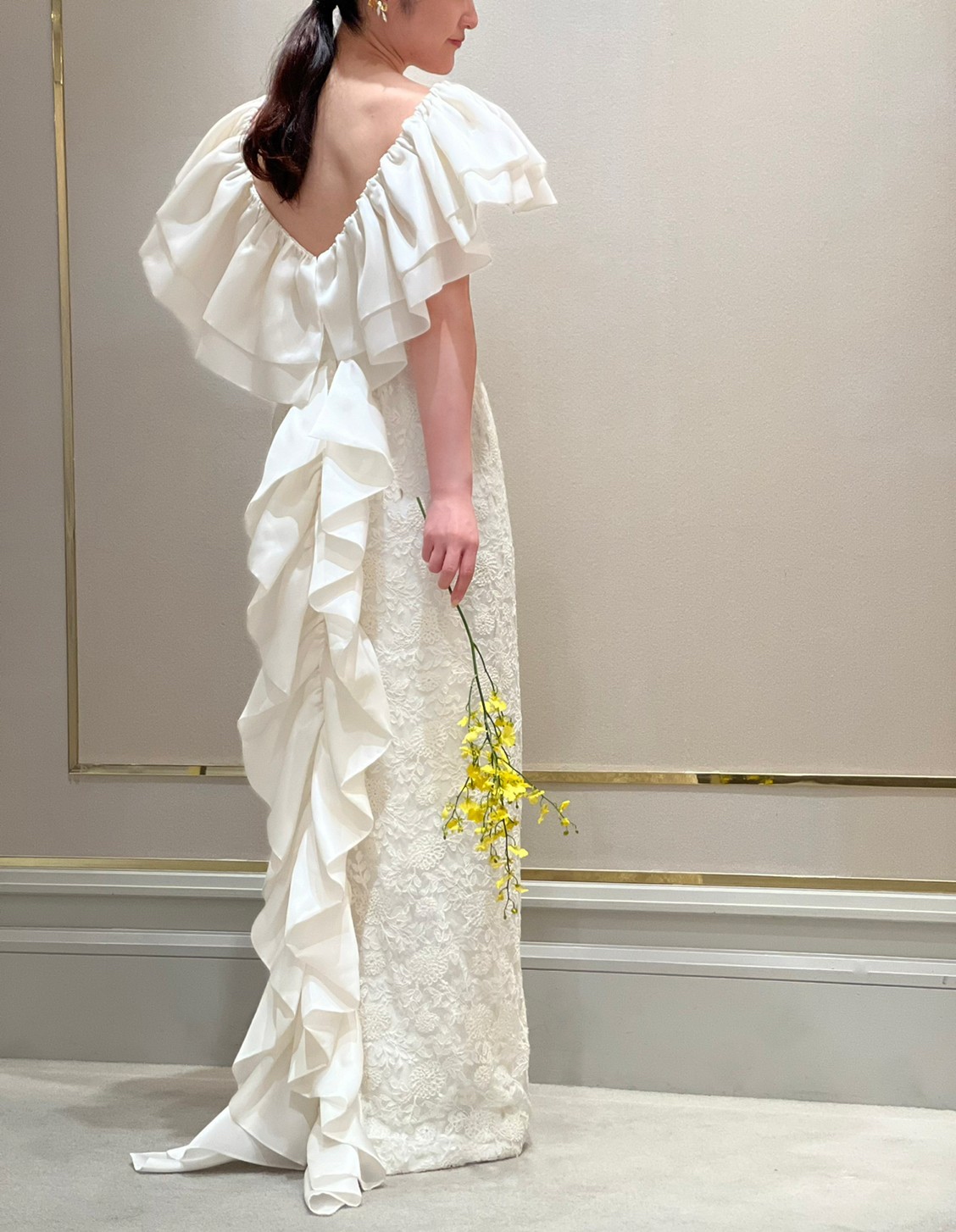 トリートドレッシングにて日本初上陸のアパレルブランドマルカリアンのスレンダーラインのウエディングドレスのお取り扱いがスタートしました