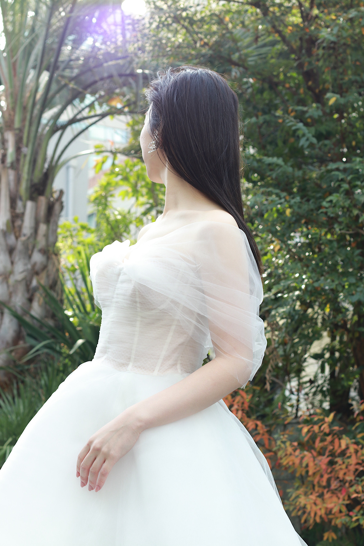 極上のファブリックと繊細な仕立てにより多くの女性を夢中にし続けているブランド、オスカー デ ラ レンタのチュールAラインのウェディングドレスをご紹介いたします