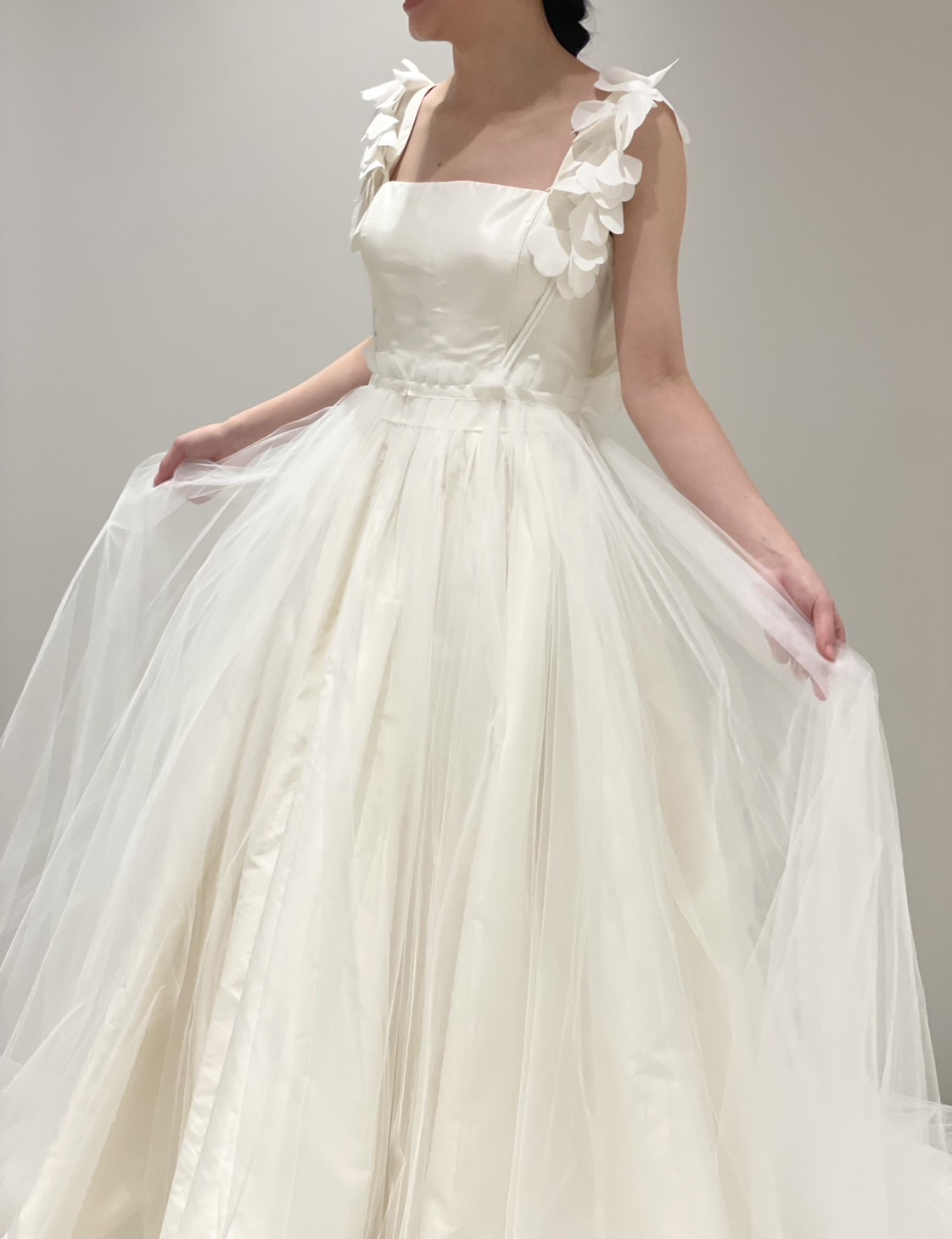 シンプルだけど目を惹くデザインのTREAT MAISONの新作オーバースカート