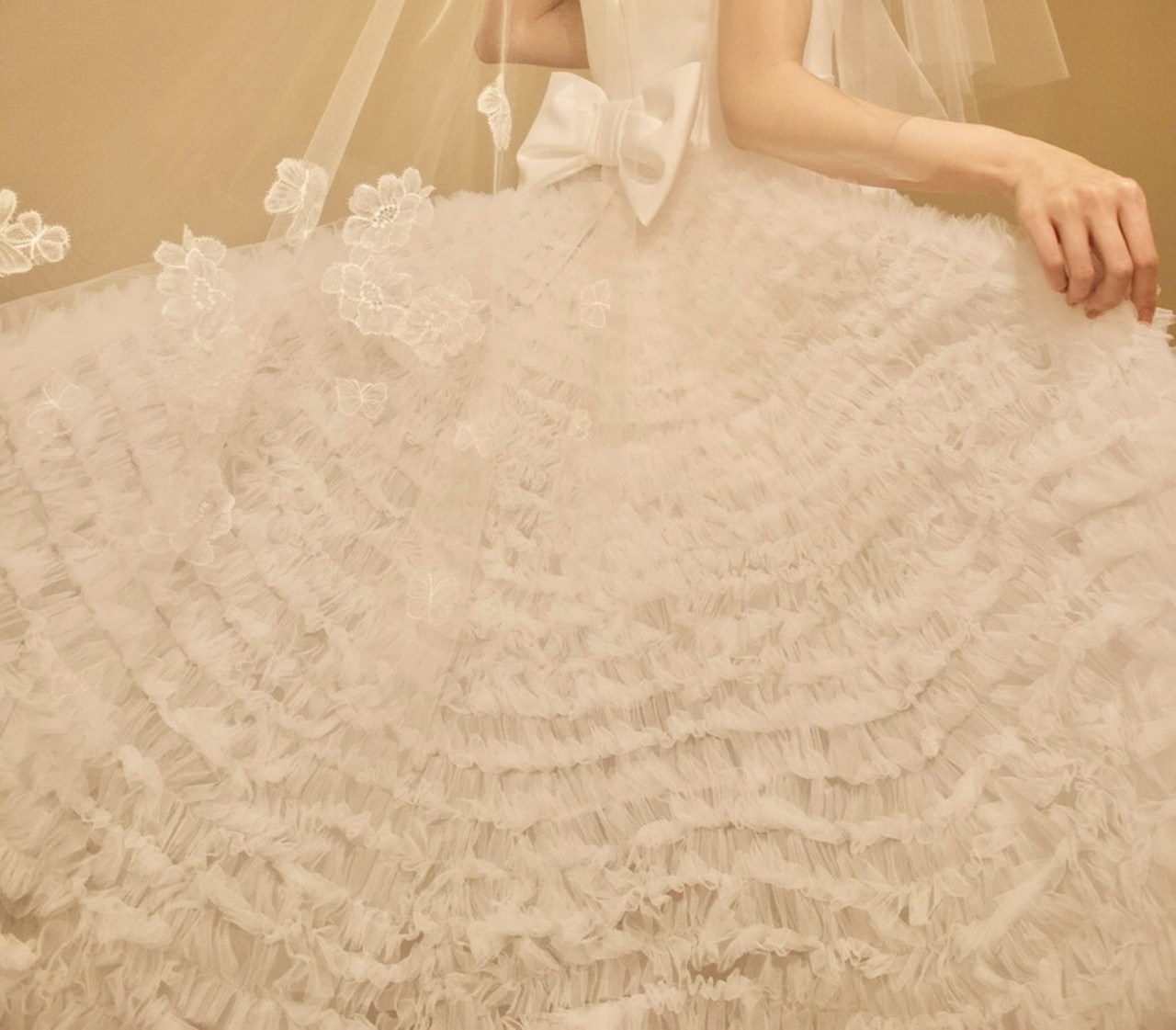 フリル、リボン、お花などの女性の夢が詰まったコーディネートで、憧れのウェディングスタイルを叶えてみませんか