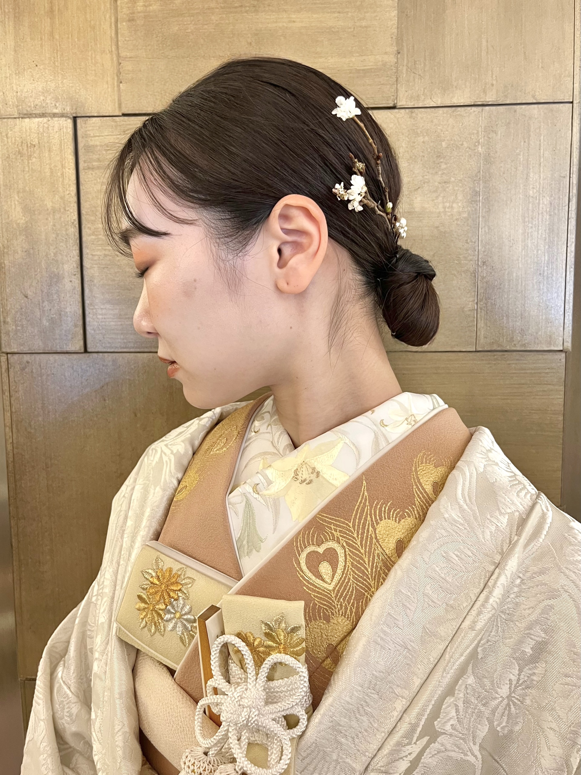 神戸エリアで結婚式や前撮りをされるプレ花嫁におすすめの愛らしさを纏う金刺繍小物を使用した和装コーディネート