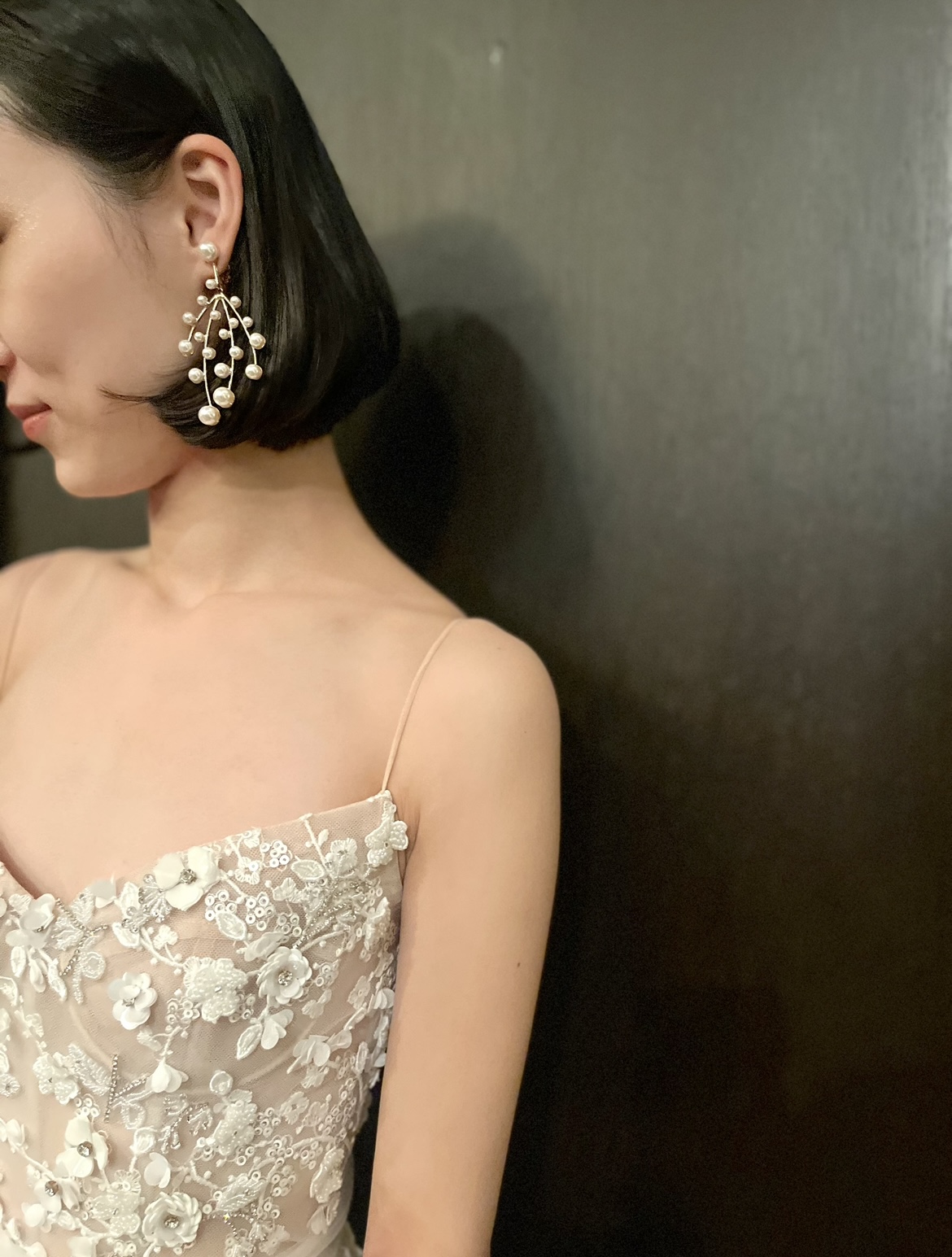 エリザベスバウワーの大振りのパールイヤリングで大人可愛いお色直しスタイル