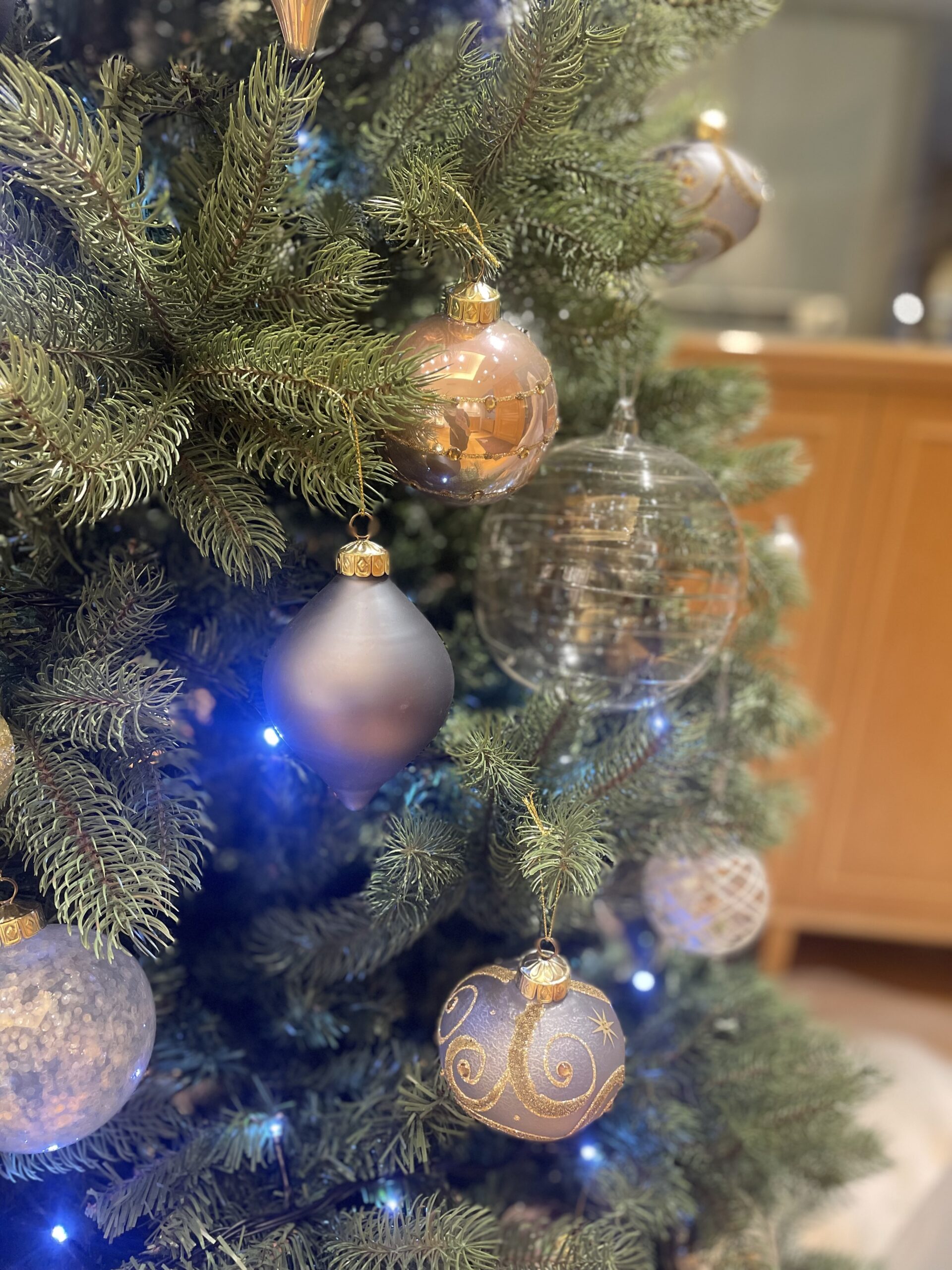 ザトリートドレッシング京都店ではクリスマスになると大きなツリーが出現しご来店いただいた皆様の心を魅了します