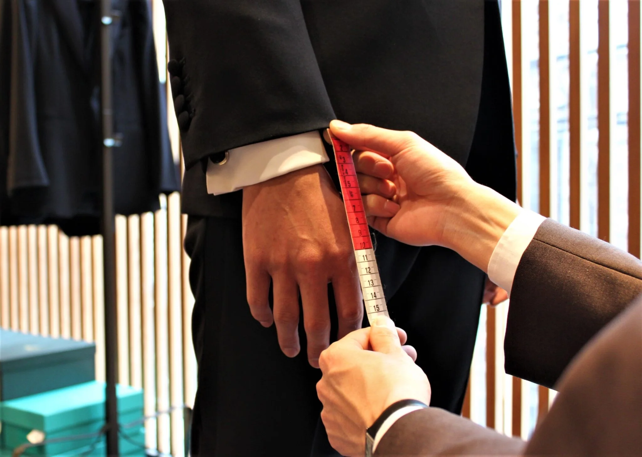 トリートドレッシングでは新郎様お一人お一人のお体に合わせて採寸