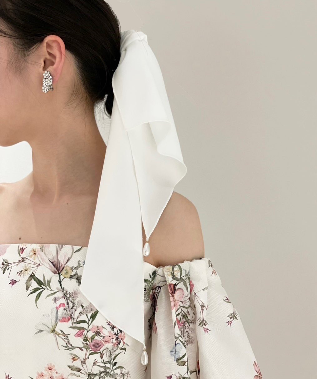 ザトリートドレッシングがおすすめする洗練されたシルクスカーフのヘッドアクセサリー