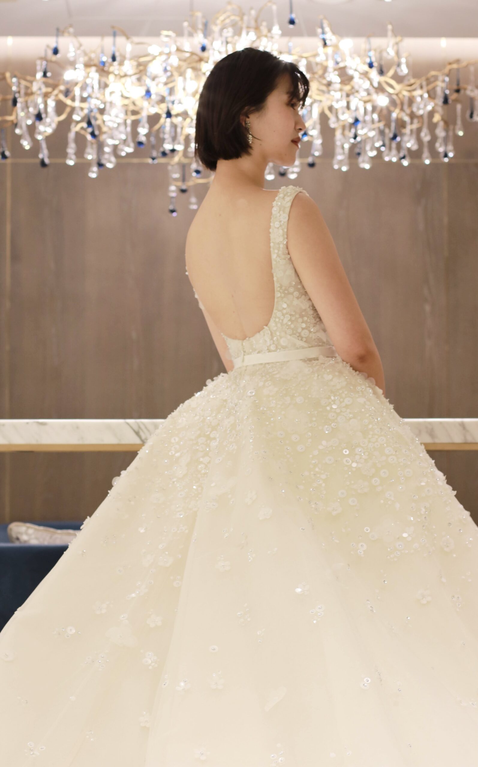 ザトリートドレッシングアディション店に入荷したELIE SAAB BRIDE(エリーサーブブライド)の新作のウェディングドレスはそのドレスを纏う女性の自身と魅了を引き立てます。