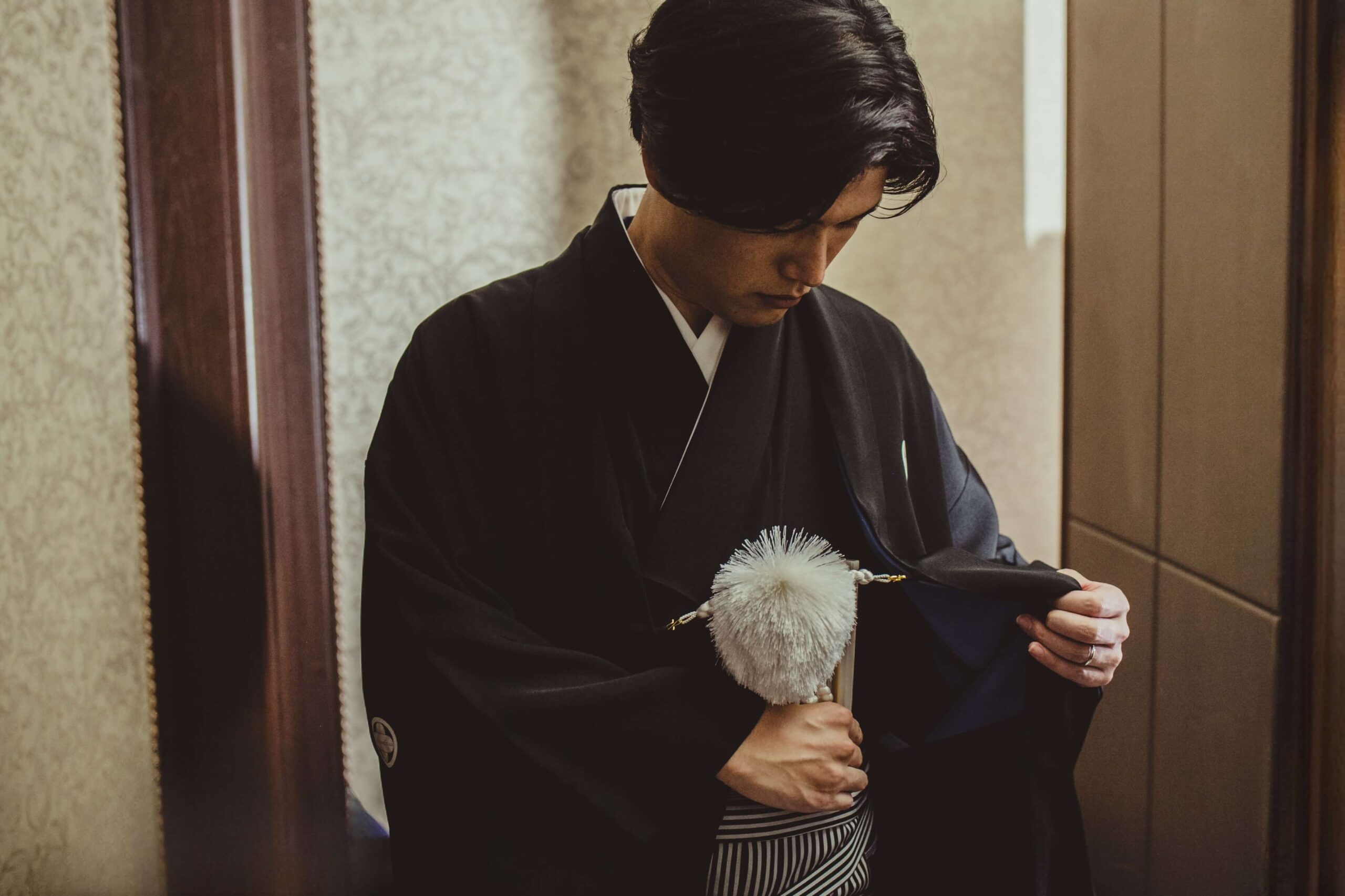 ザトリートドレッシングではご新郎様にお召しいただく紋付袴として羽二重をご用意しています