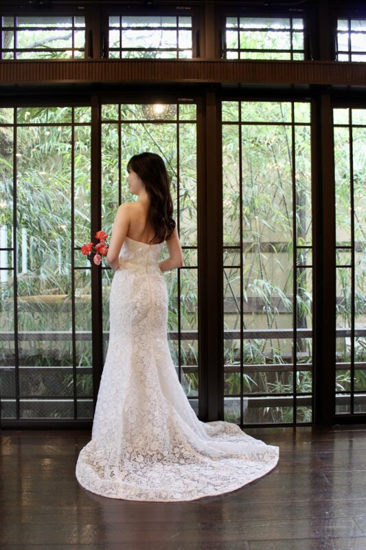 ザソウドウ東山京都におすすめのスレンダーラインになる2wayのウェディングドレス