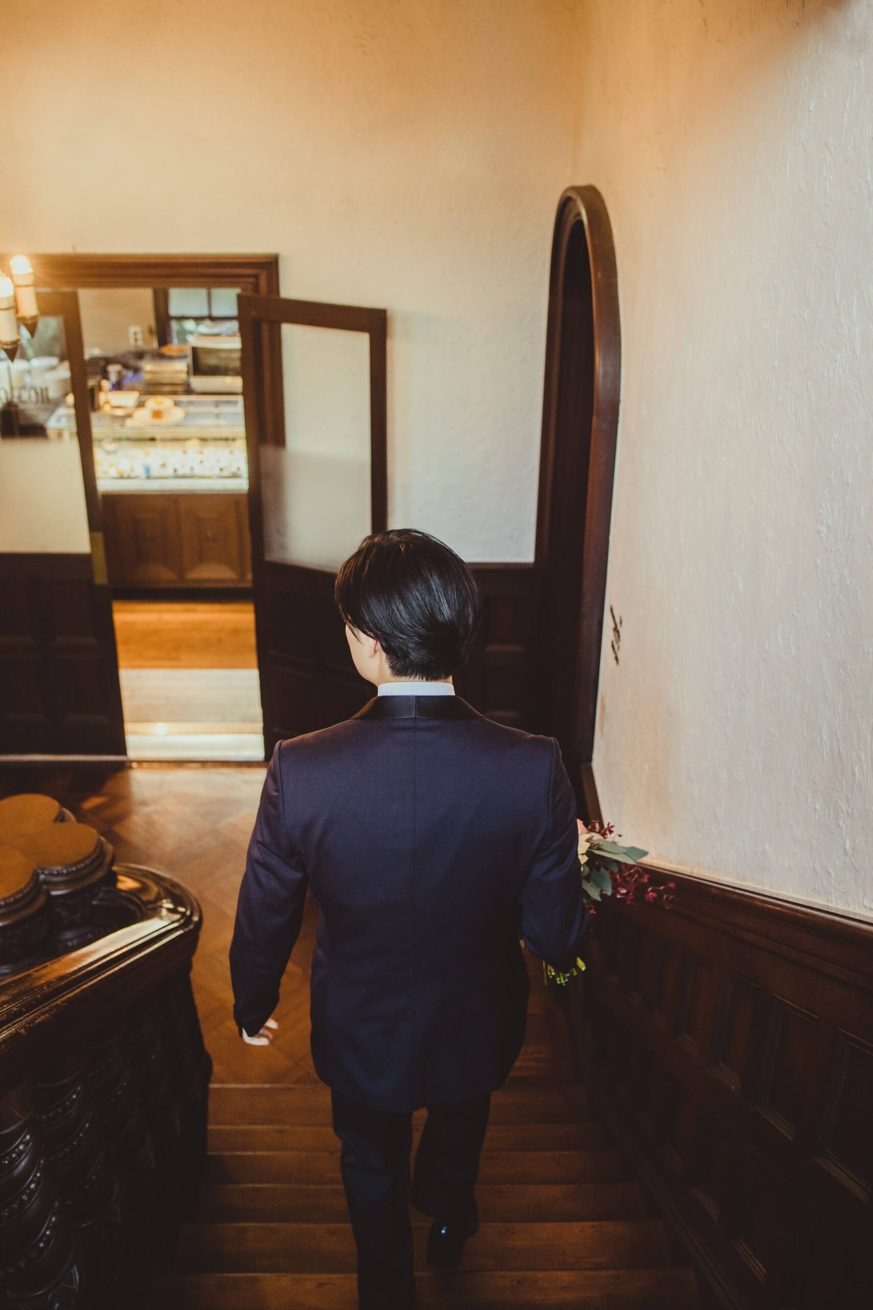 東京でご結婚式をあげるご新郎様に人気のトリートオリジナルのネイビーのクラシカルなタキシード