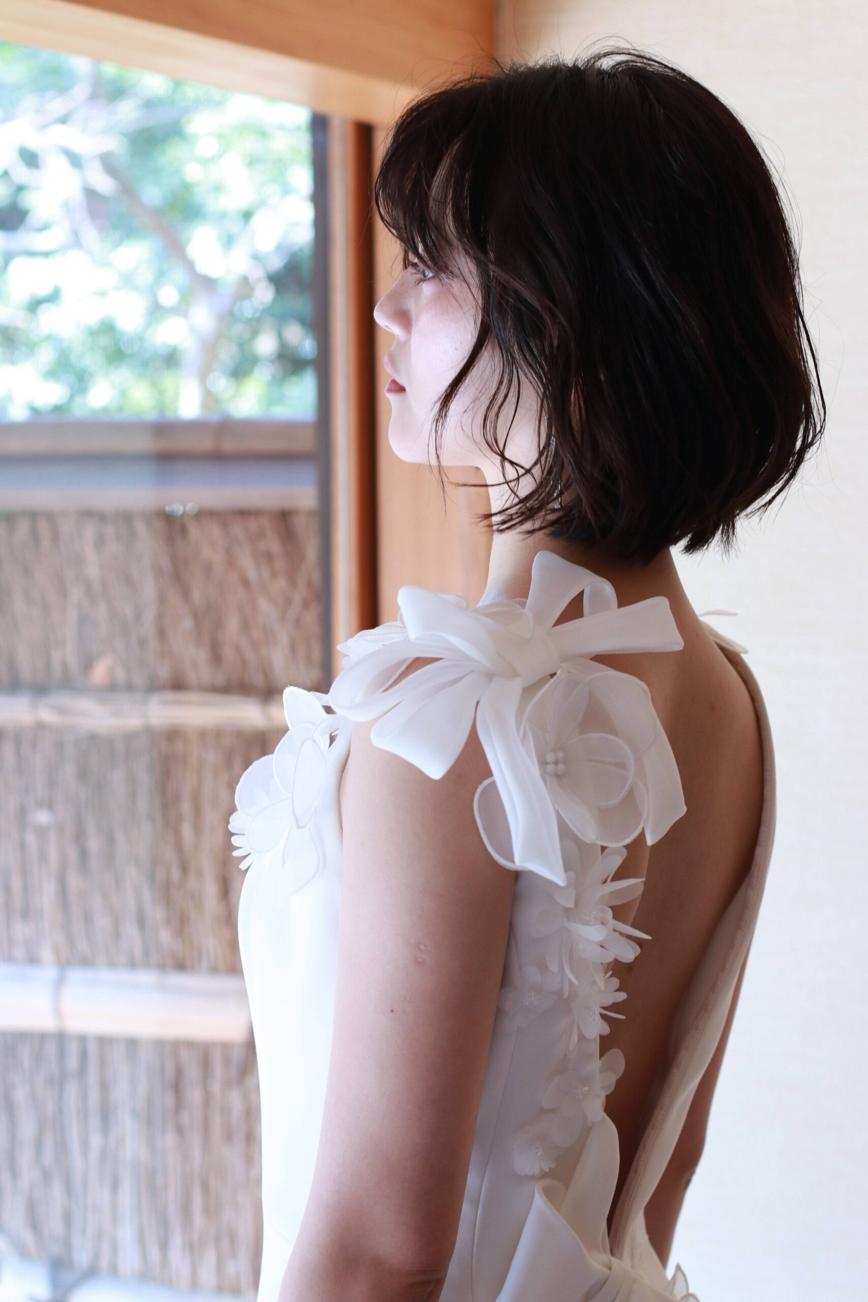 トリートドレッシングで人気のVIKTOR&ROLF Mariage(ヴィクターアンドロルフ マリアージュ)の3Dフラワーのモチーフがデザインされたウェディングドレス