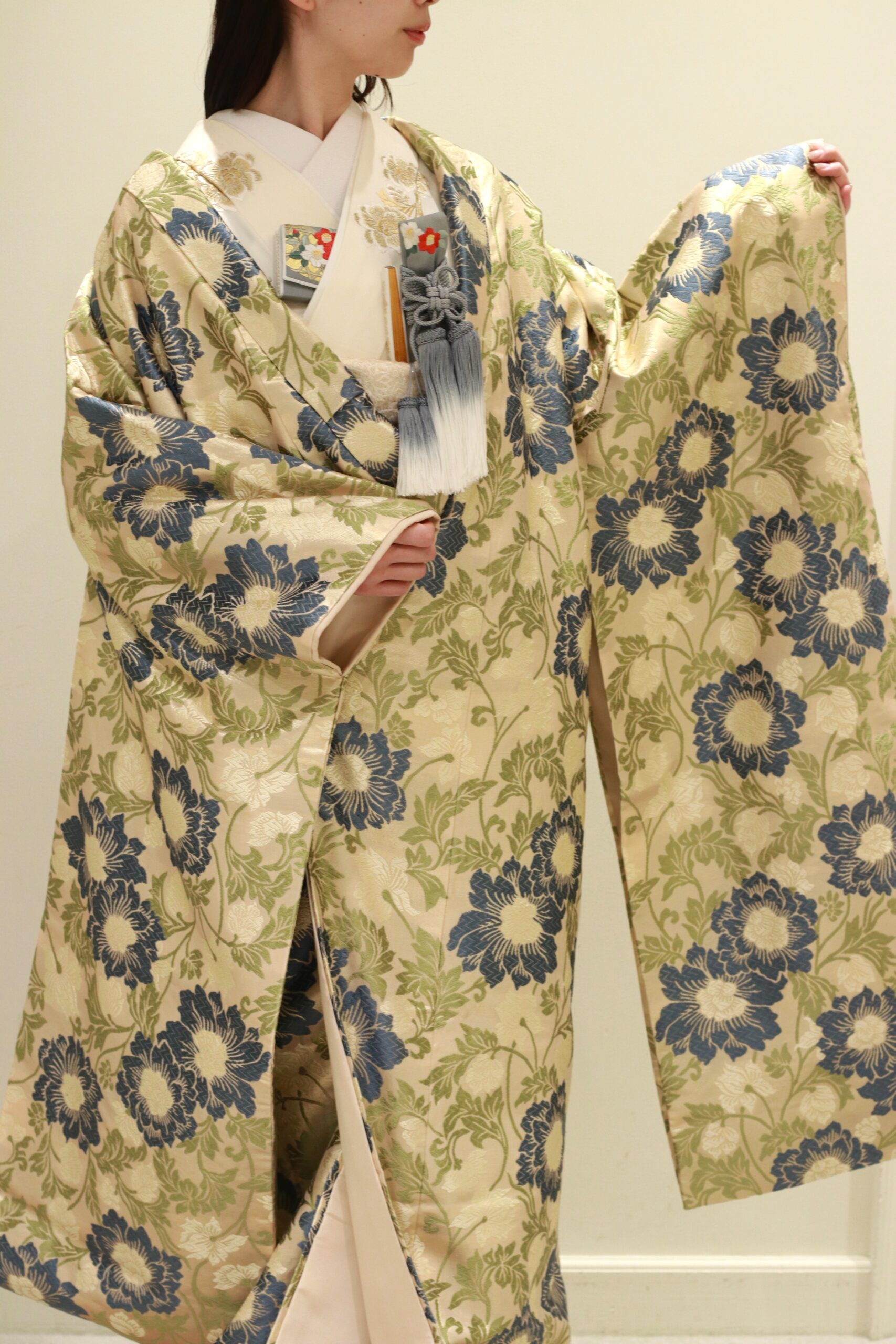 結婚式で日本の花嫁様におすすめのトリートオリジナルの色打掛、アディション店に新作入荷した色打掛をモダンなコーディネートでご紹介いたします