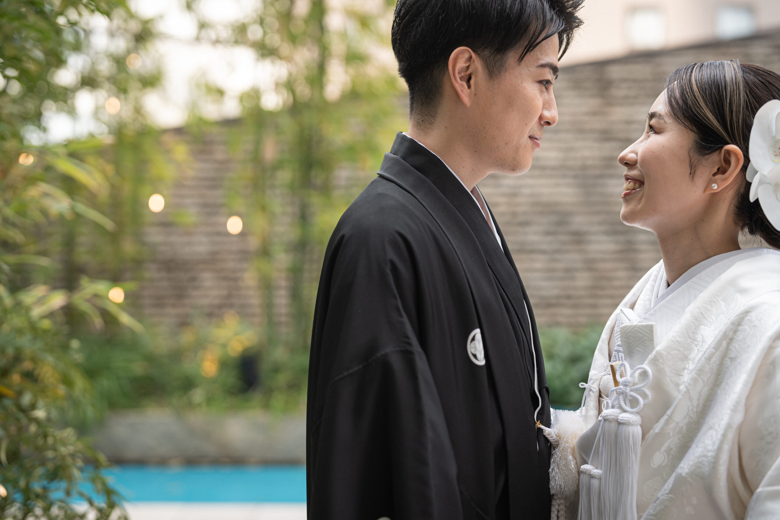 ザトリートドレッシング神戸店でお取り扱いしている正絹の白無垢で前撮りをされたご新郎ご新婦様のご紹介