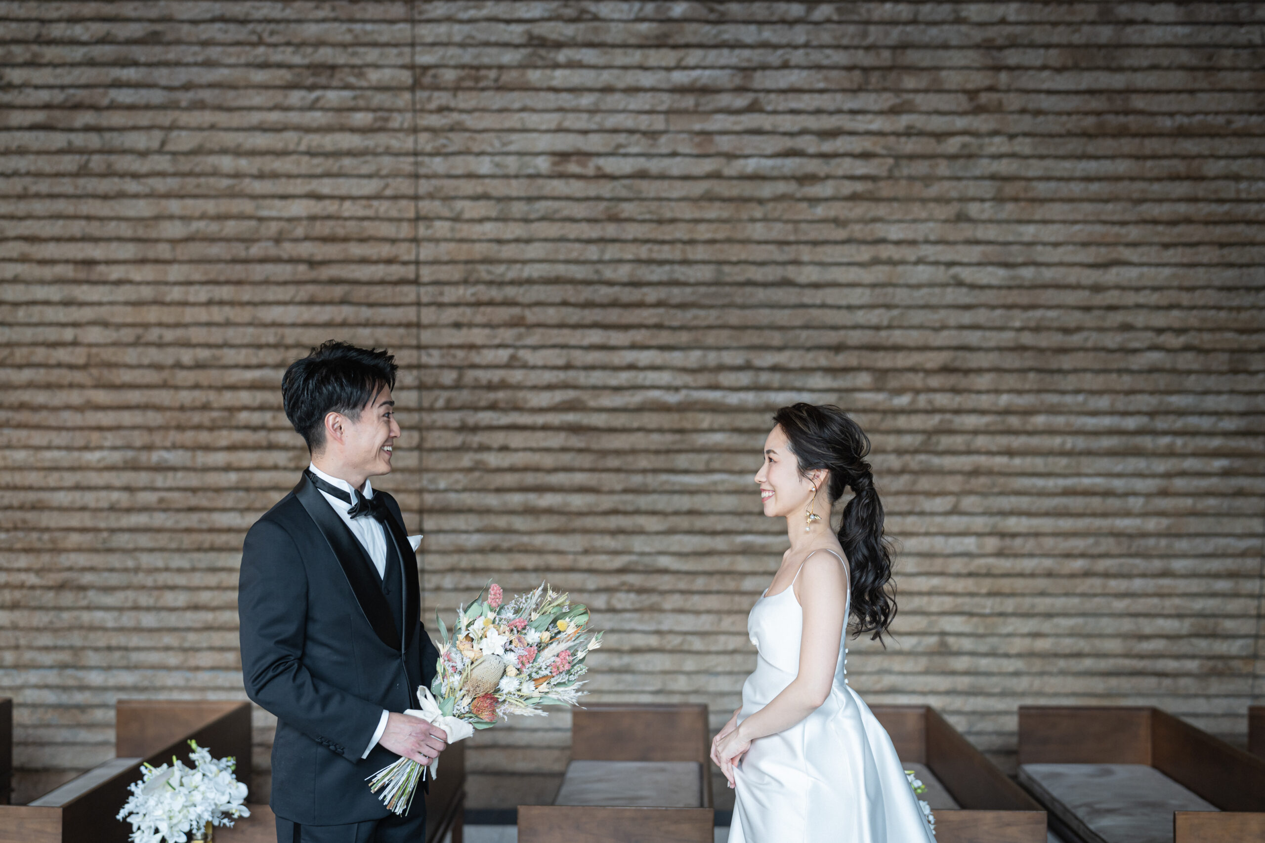 ザトリートドレッシング神戸店でお取り扱いしているレラローズのウェディングドレスでオリエンタルホテル神戸での前撮りをされたご新郎ご新婦様のご紹介