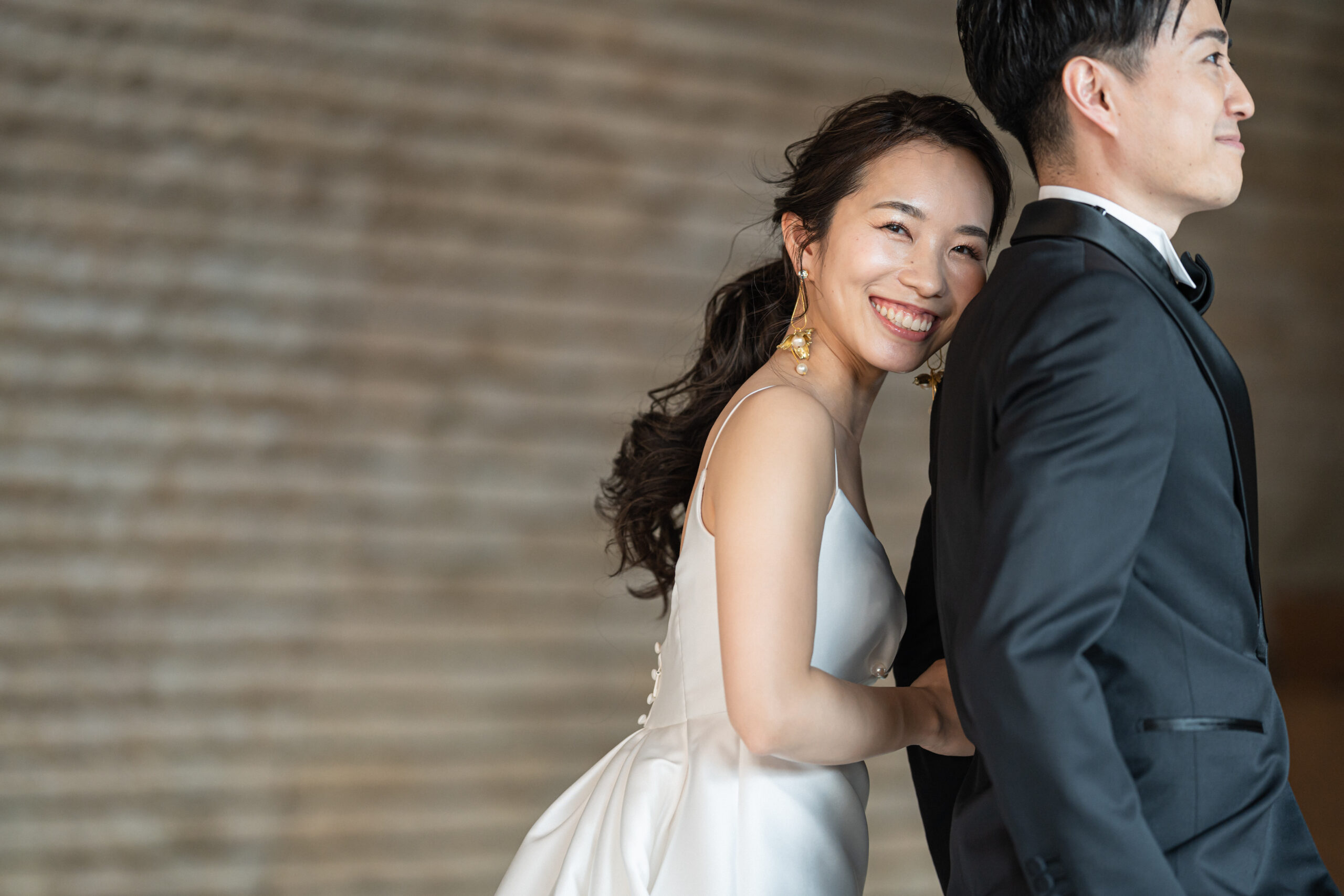 ザトリートドレッシング神戸店でお取り扱いしているレラローズのウェディングドレスでオリエンタルホテル神戸での前撮りをされたご新郎ご新婦様のご紹介