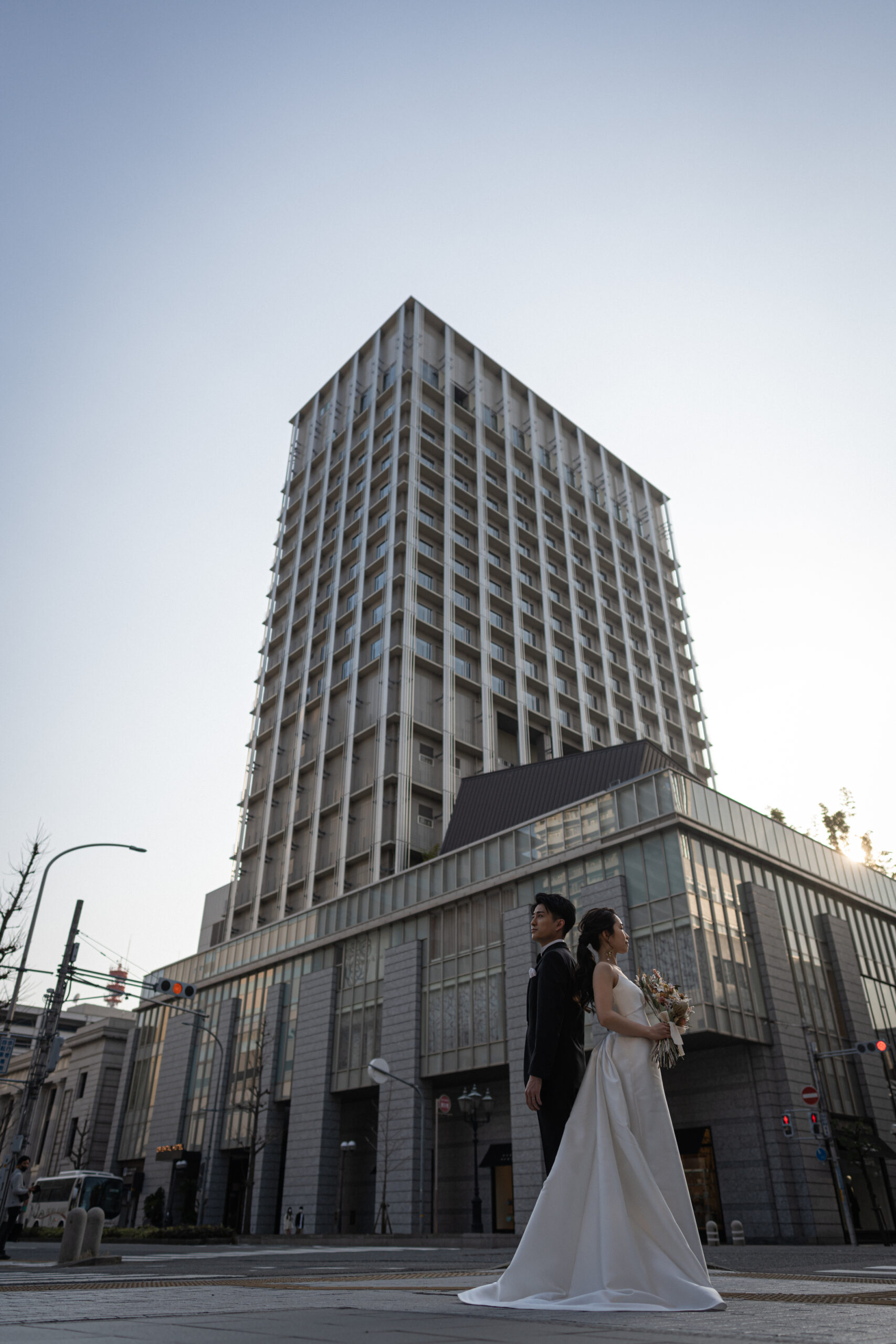 ザトリートドレッシング神戸店でお取り扱いしているレラローズのウェディングドレスでオリエンタルホテル神戸での前撮りをされたご新郎ご新婦様のご紹介