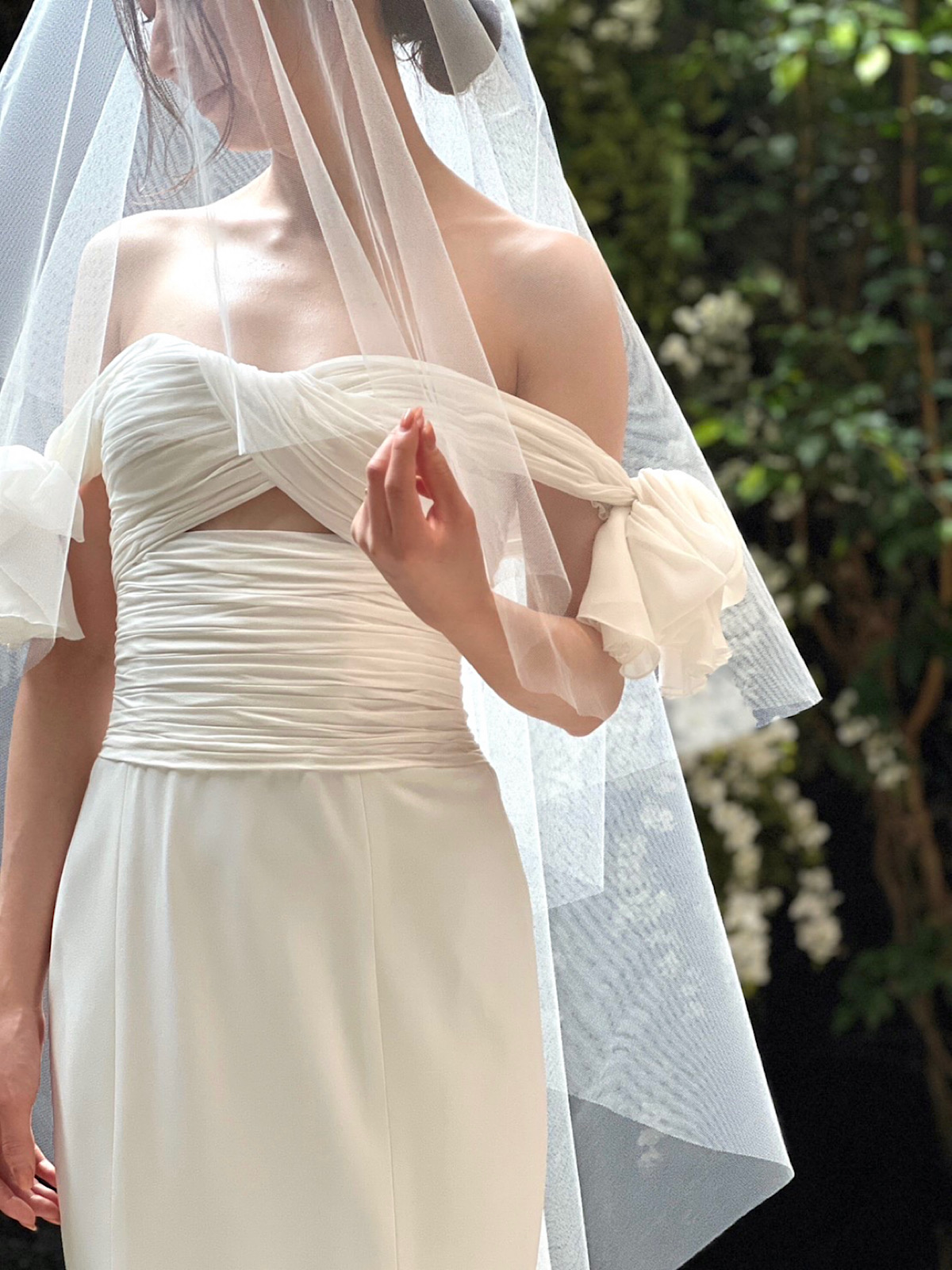 ザ トリート ドレッシング名古屋店がおすすめする新ブランドGiambattista Valli(ジャンバティスタ ヴァリ)のオフショルダーがかわいらしいマーメイドラインのウェディングドレス