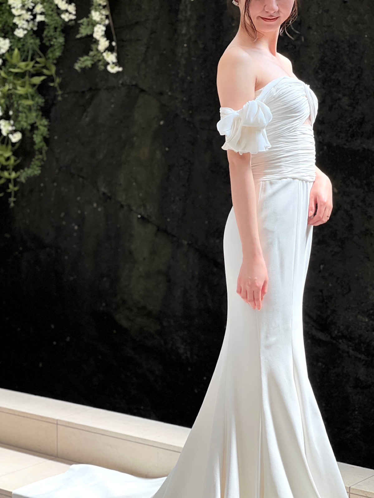 シルエットが美しいマーメイドラインのウェディングドレスは、ザ トリート ドレッシング名古屋店がおすすめする新作のウェディングドレスです