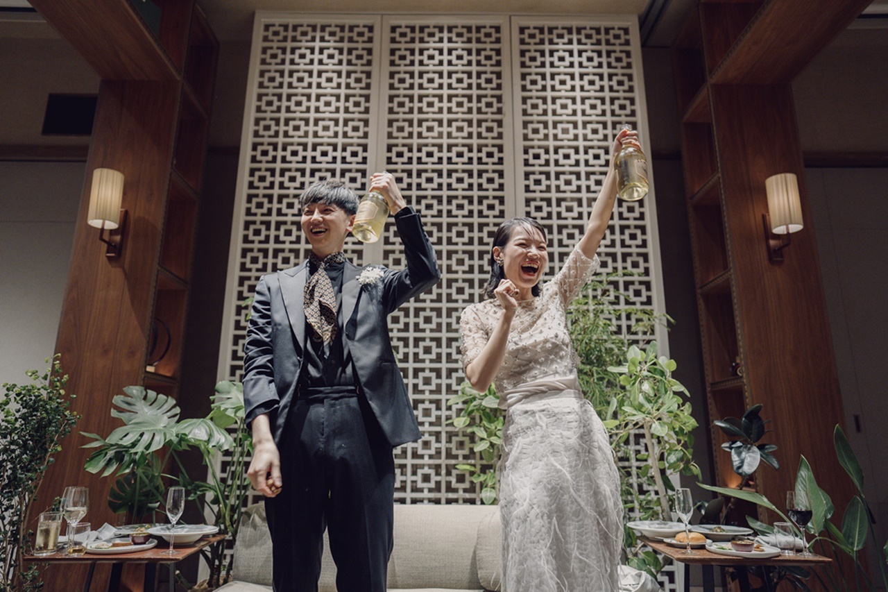 お色直しはTHE TREAT DRESSINGで出会っていただけるJenny PackhamのトップスとHalf Pennyのスカートです