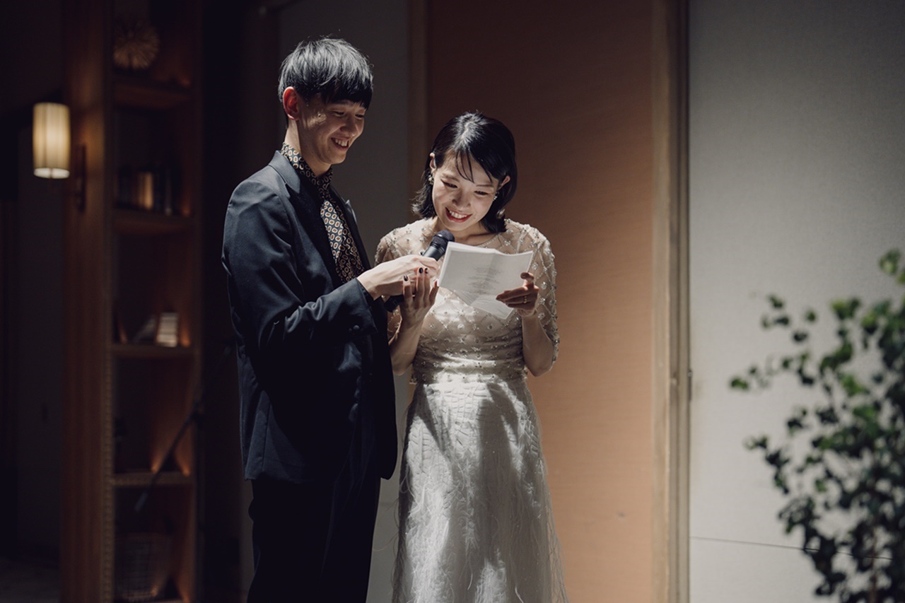 大粒のビーディングが透明感のある輝きを放つJenny Packhamのきらびやかなトップス