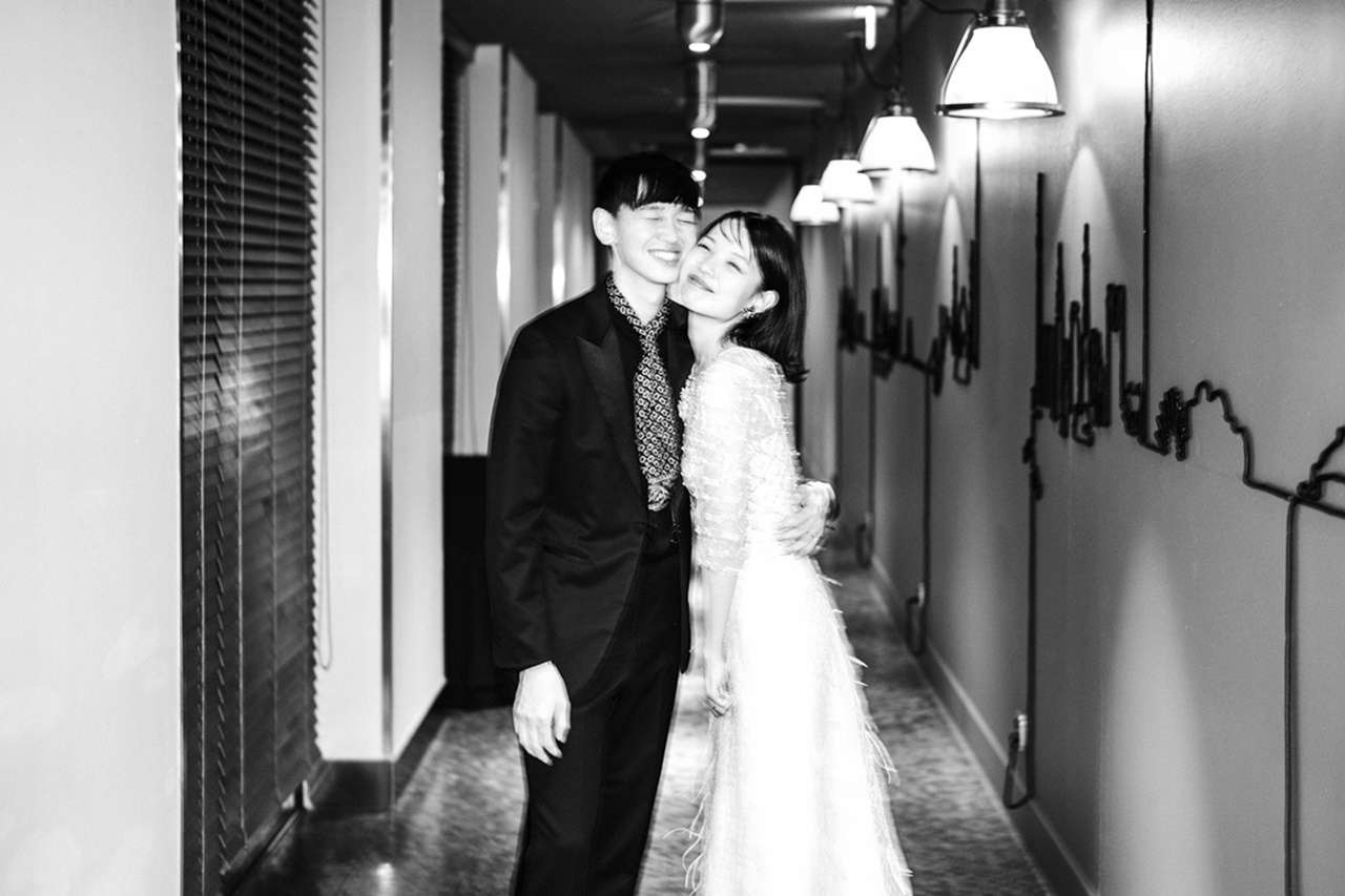 ウィズ ザ スタイルだからこそ叶うファッショナブルで自由なパーティーに欠かせないおふたりの衣装をトリート ドレッシング フクオカにてお手伝いをさせていただきます