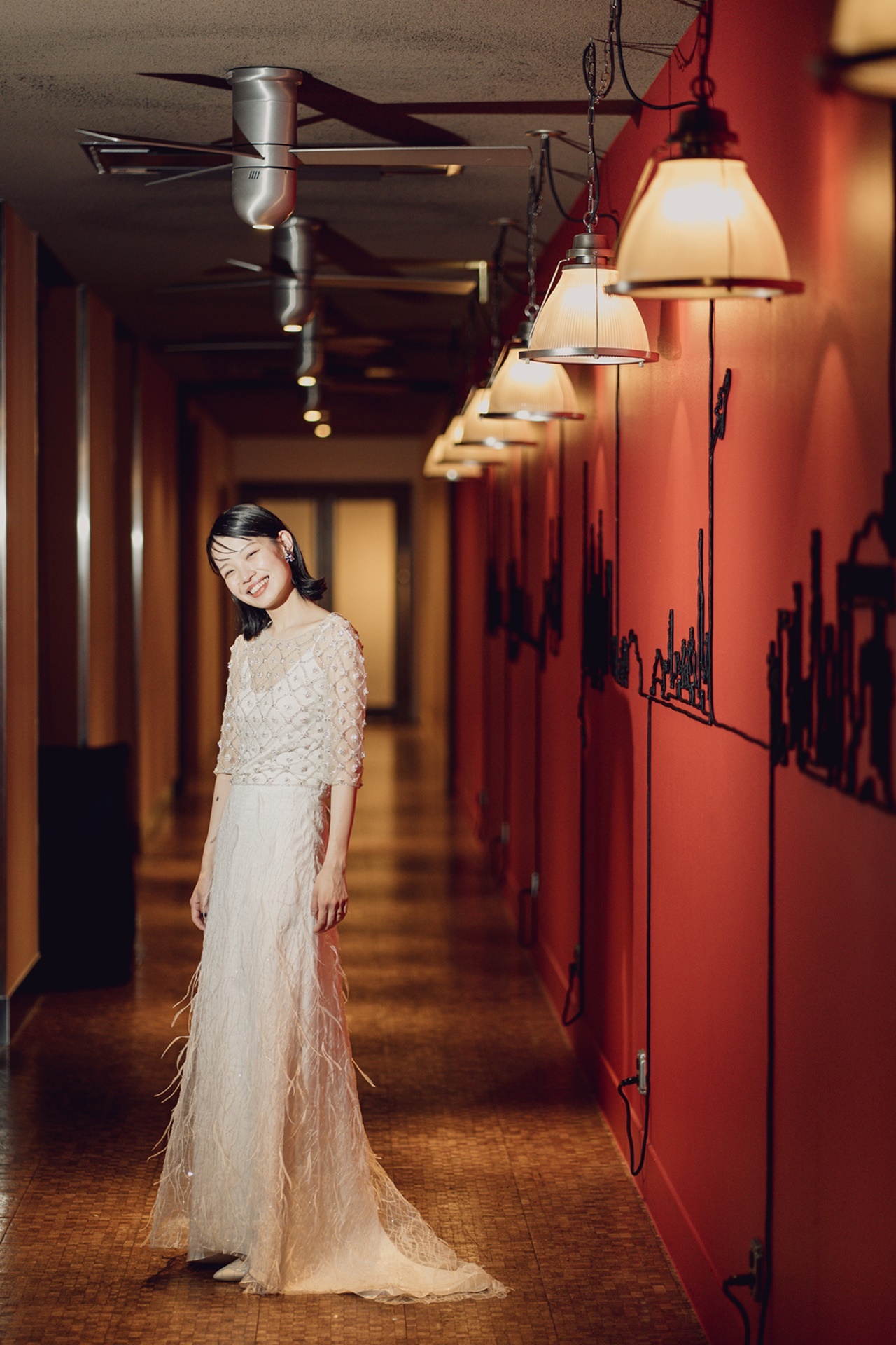 ジェニー パッカムとハーフ ペニーの組み合わせにタイトなボブとミニマムなイヤリングを合わせることで上品なコーディネートに