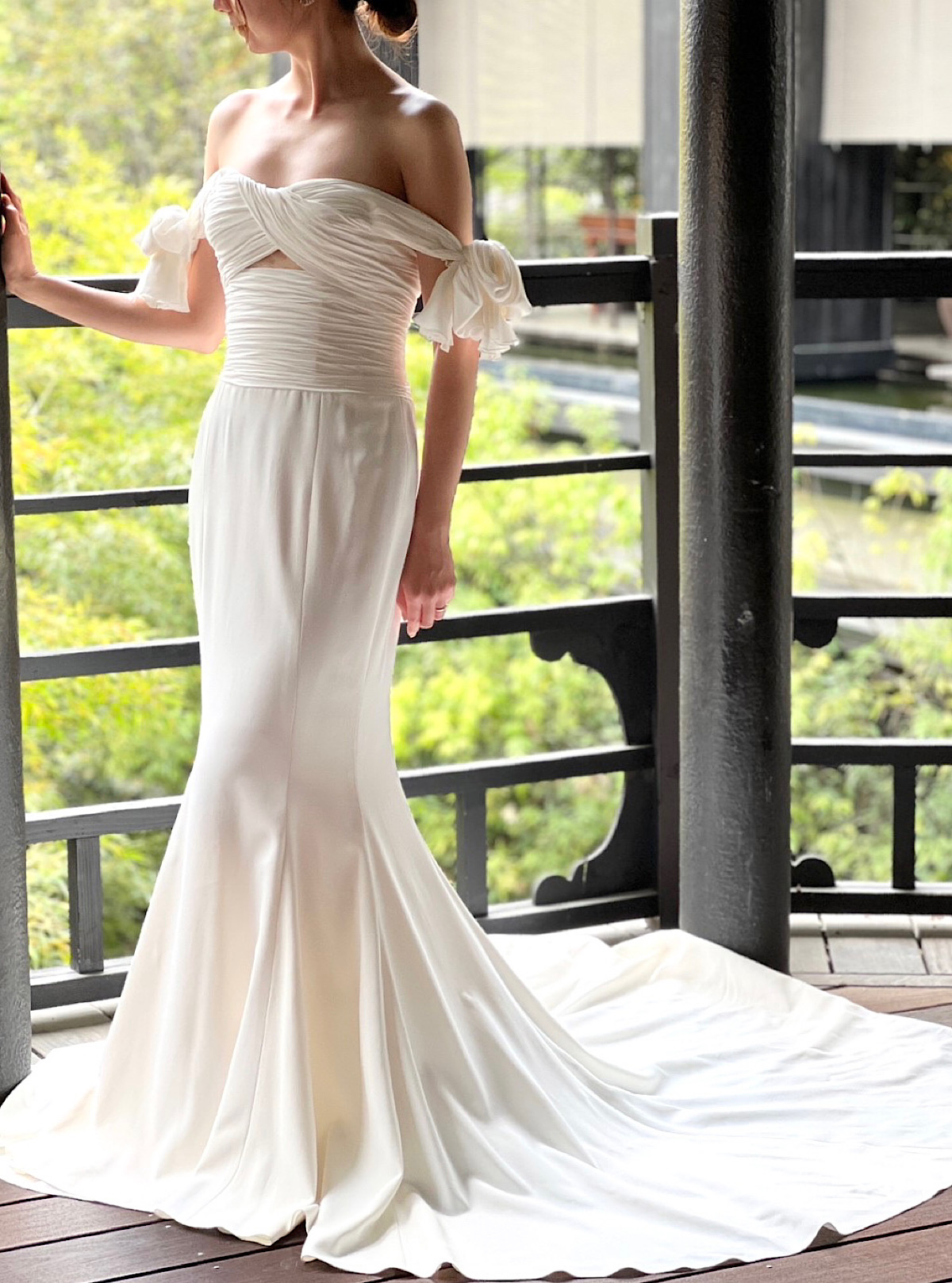 上質なクレープとジョーゼットの素材が美しい、ジャンバティスタ ヴァリの世界感を詰め込んだウェディングドレス