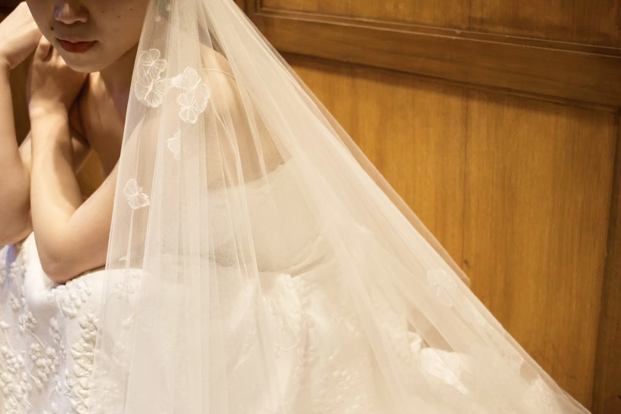 THE TREAT DRESSINGオリジナルのTREAT MAISONの販売ベールは、蝶々とフラワーモチーフが可憐な他では出会うことのできないベールです