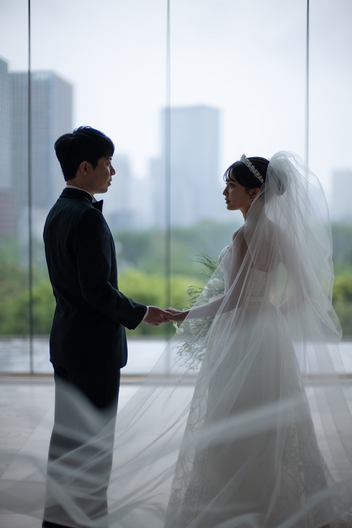 表参道のザトリートドレッシングが提携するパレスホテル東京での前撮りのご紹介パレスホテル東京のチャペルで洗練されたクラシックスタイルを叶えます