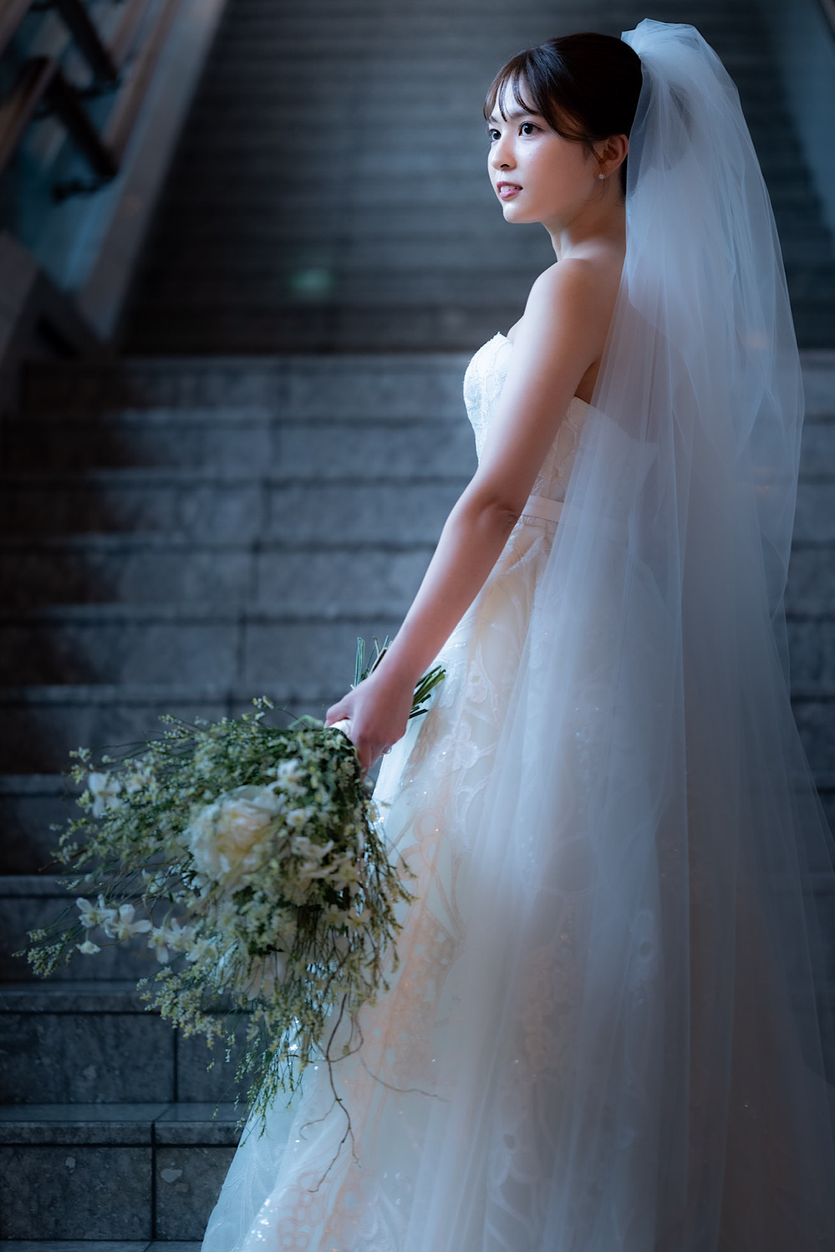 ザトリートドレッシングでお取り扱いしているエリーサーブブライダルのウェディングドレスをパレスホテル東京で纏うことで、上品でラグジュアリーな印象が叶います