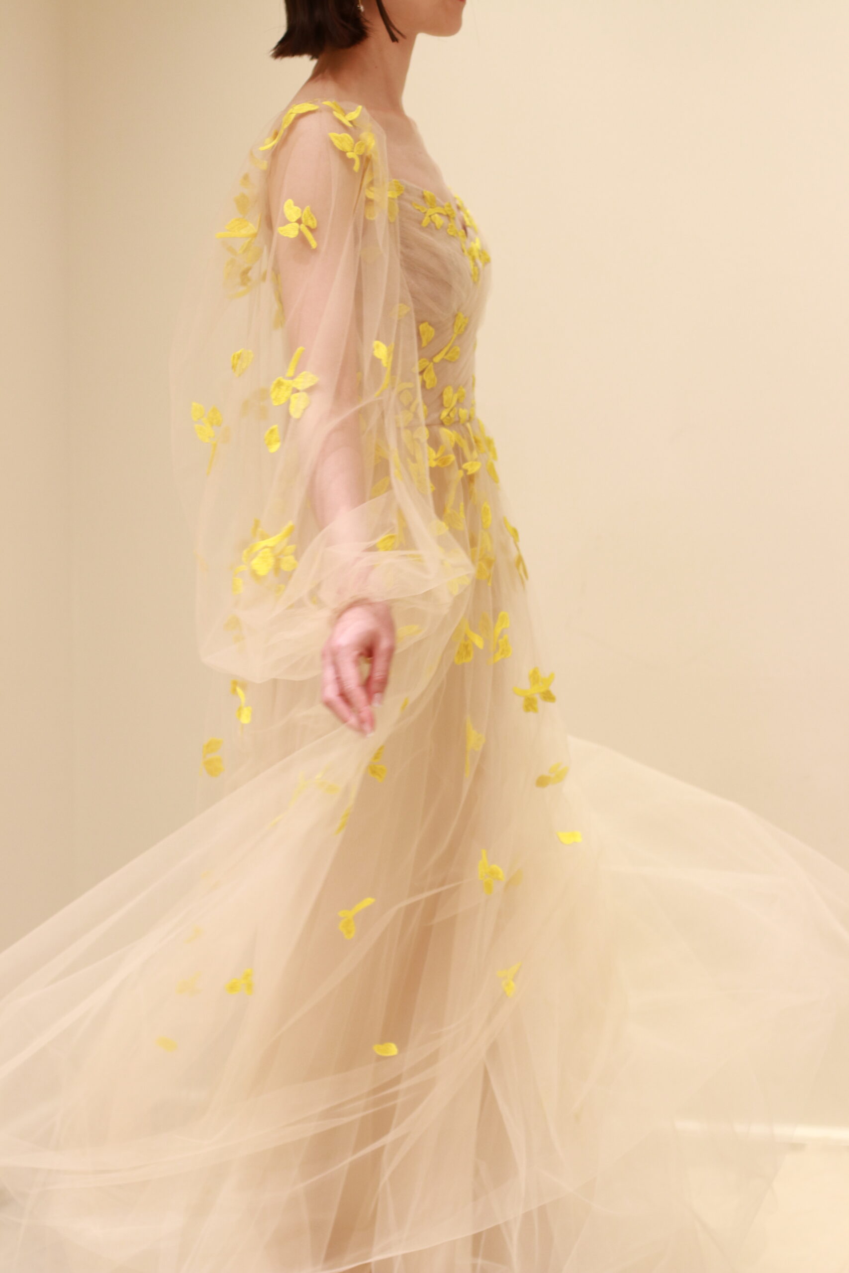 トリートドレッシングアディション店に入荷した新作のモニークルイリエのカラードレスはイタリアで発表された2023年春夏の最新作です。