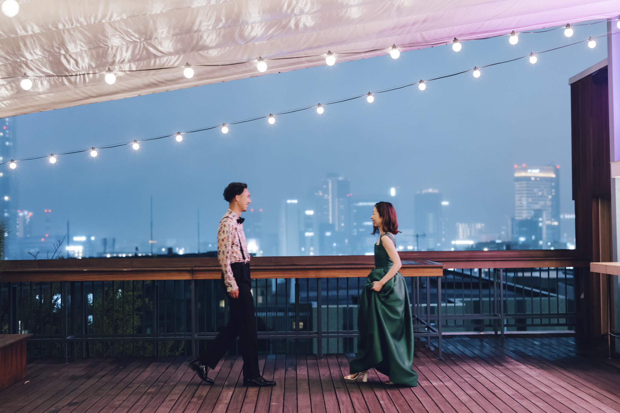 トリートドレッシングのドレスでおしゃれなナイトパーティ