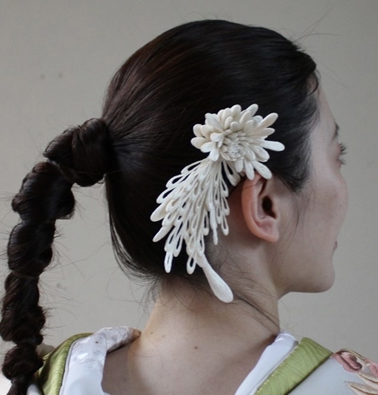 ザ トリート ドレッシング福岡で購入いただけるエミ タカザワの髪飾りは、色打掛や白無垢にも、ドレスに合わせるのもおすすめ