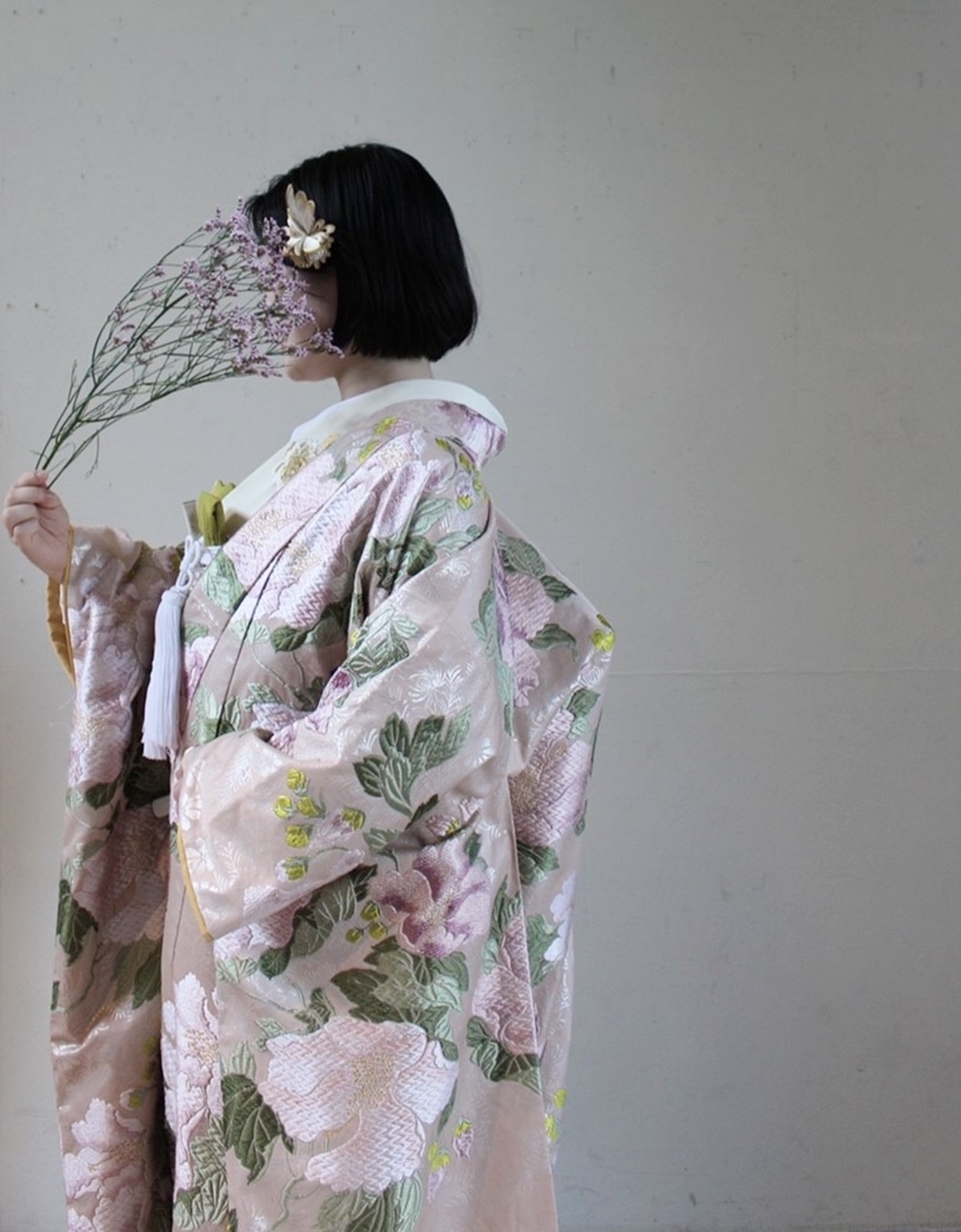 淡いピンクと緑の芙蓉のお花のデザインは、フェミニンでエレガントな雰囲気がお好みのご新婦様におすすめ