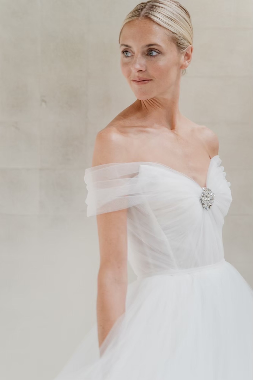 トリートドレッシング神戸店にリームアクラよりチュールのボリューム感が美しいプリンセスラインのドレスが入荷いたしました。