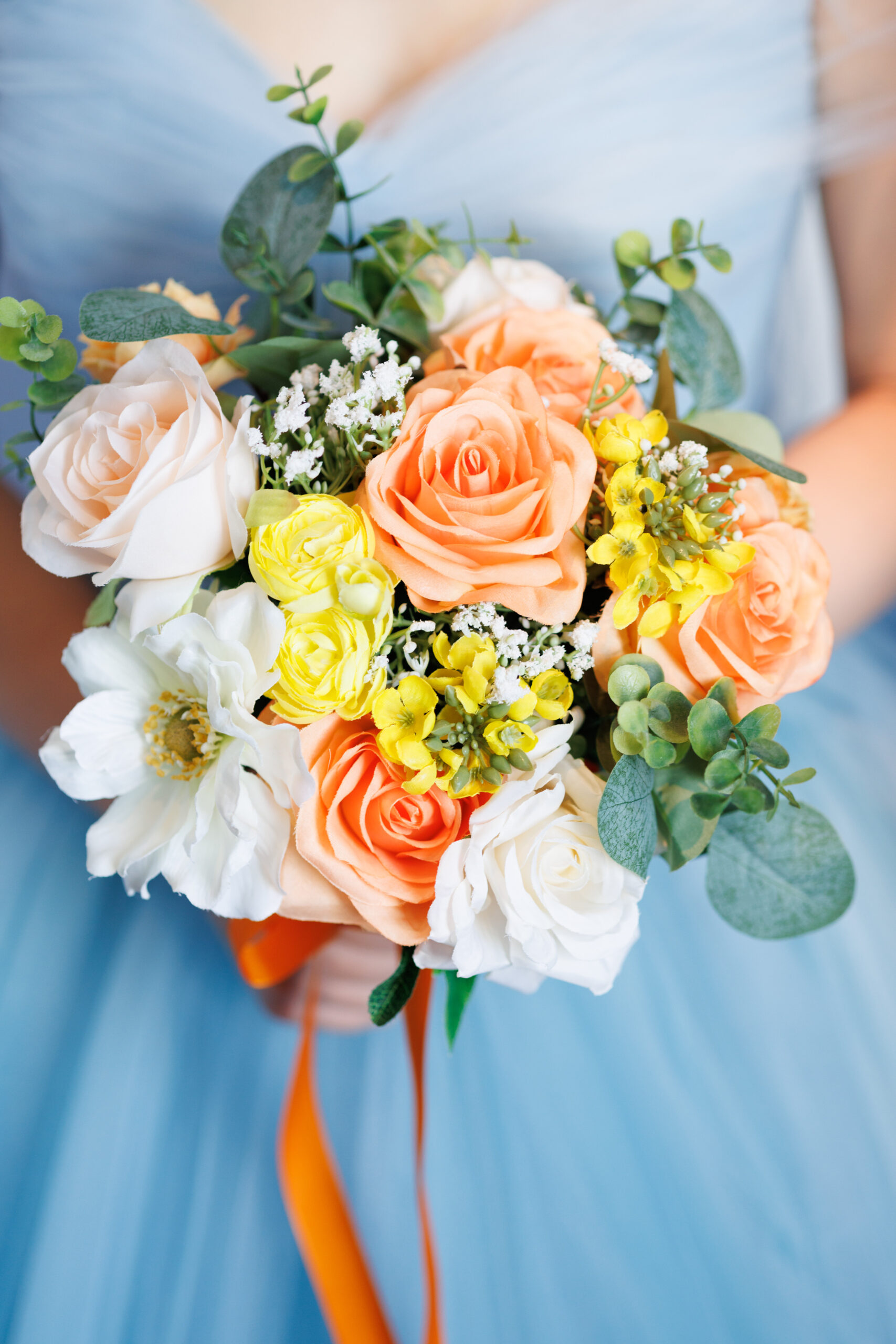 トリートドレッシングがおすすめするリーム アクラのライトブルーのチュール素材のプリンセスライン