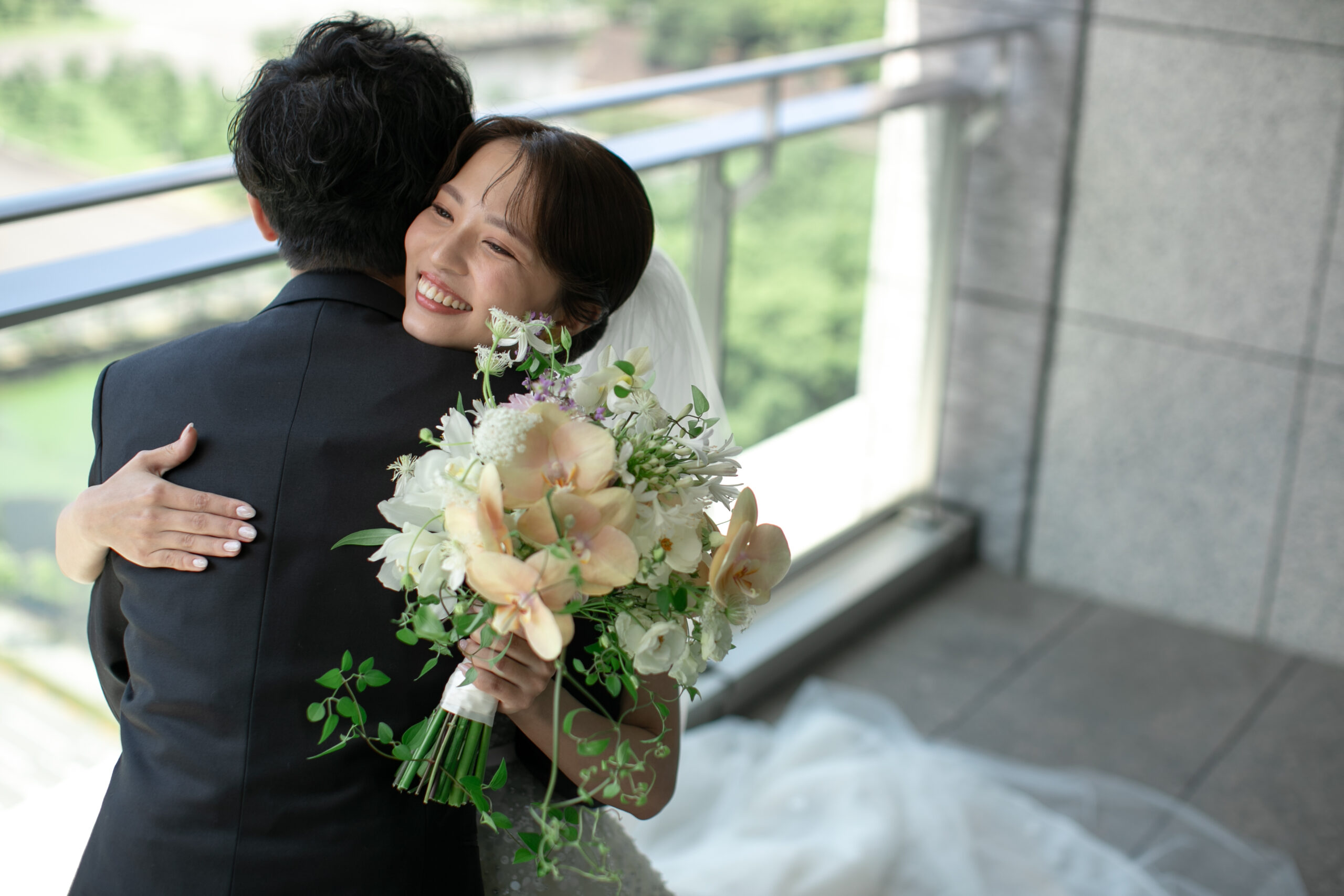 ザトリートドレッシングがおすすめするラグジュアリーブランドELIE SAAB BRIDE(エリー サーブ ブライド)のプリンセスラインのシルエットが豪華なビジューと3Dフラワーのモチーフが際立つウェディングドレスのご紹介