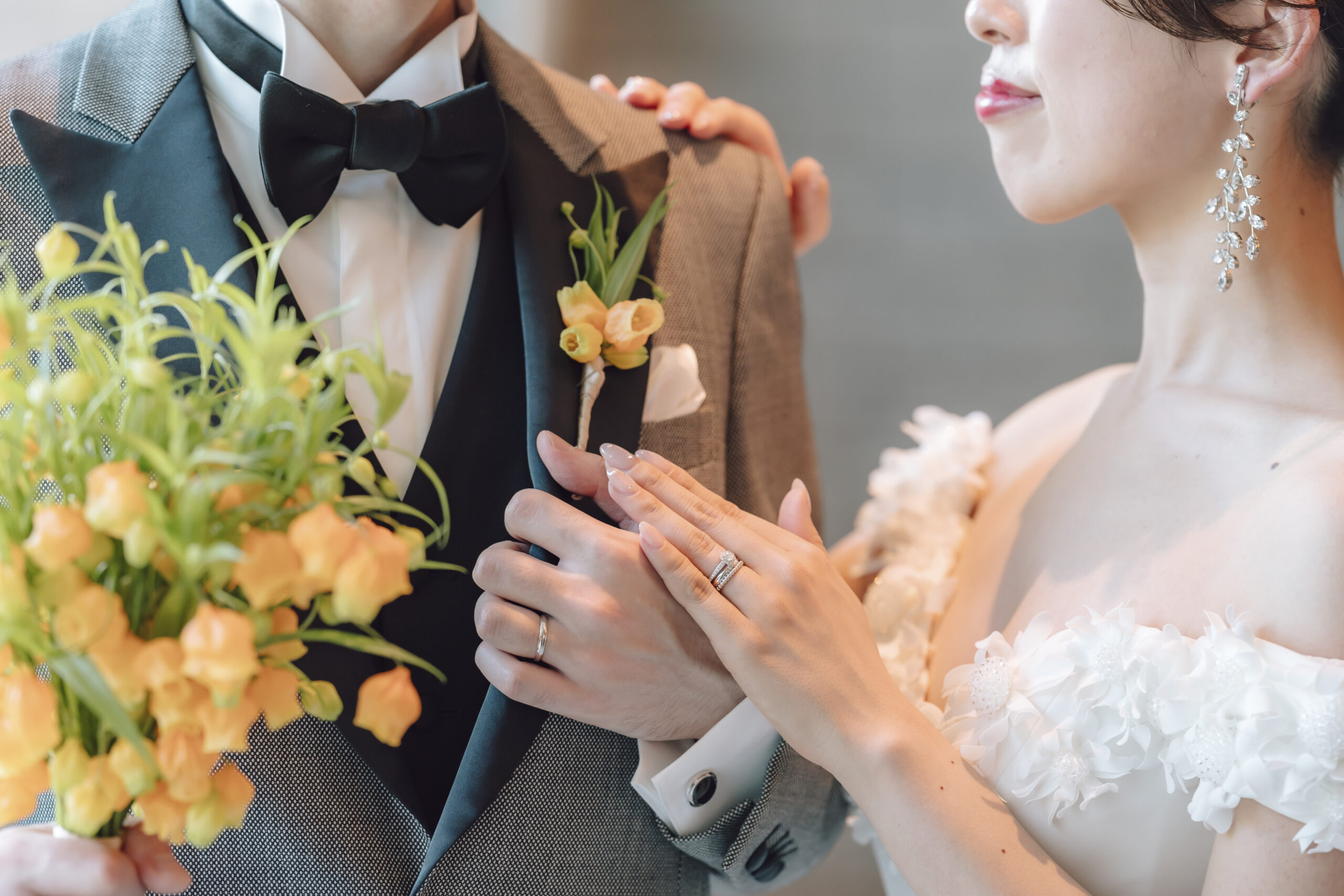 トリートドレッシングで人気のVIKTOR&ROLF Mariage(ヴィクターアンドロルフ マリアージュ)の3Dフラワーのモチーフがデザインされたウェディングドレス