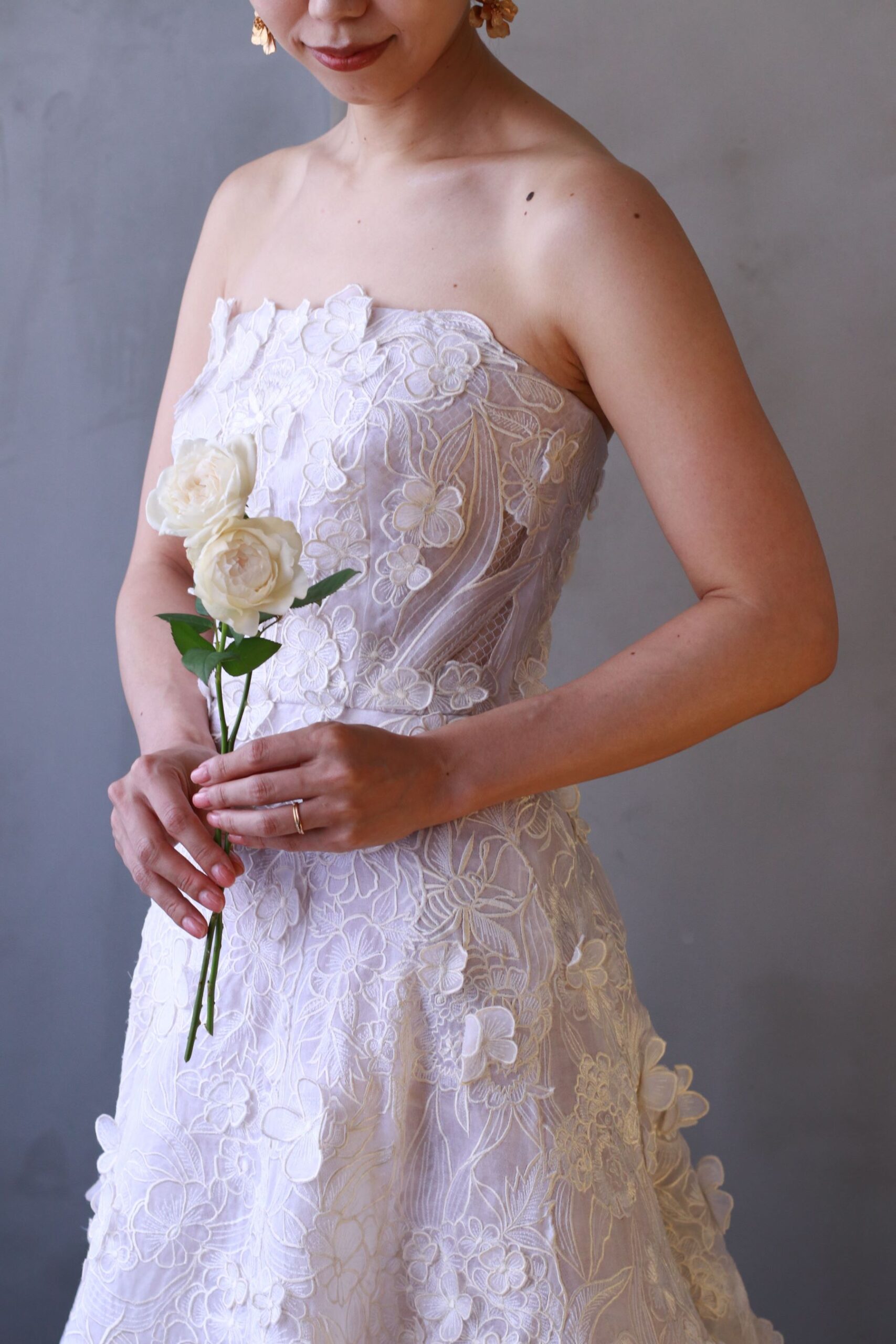 トリートドレッシングに入荷したOscar de la Renta(オスカー デ ラ レンタ)の3Dフラワーのモチーフがキャッチ―な新作ウェディングドレスのご紹介