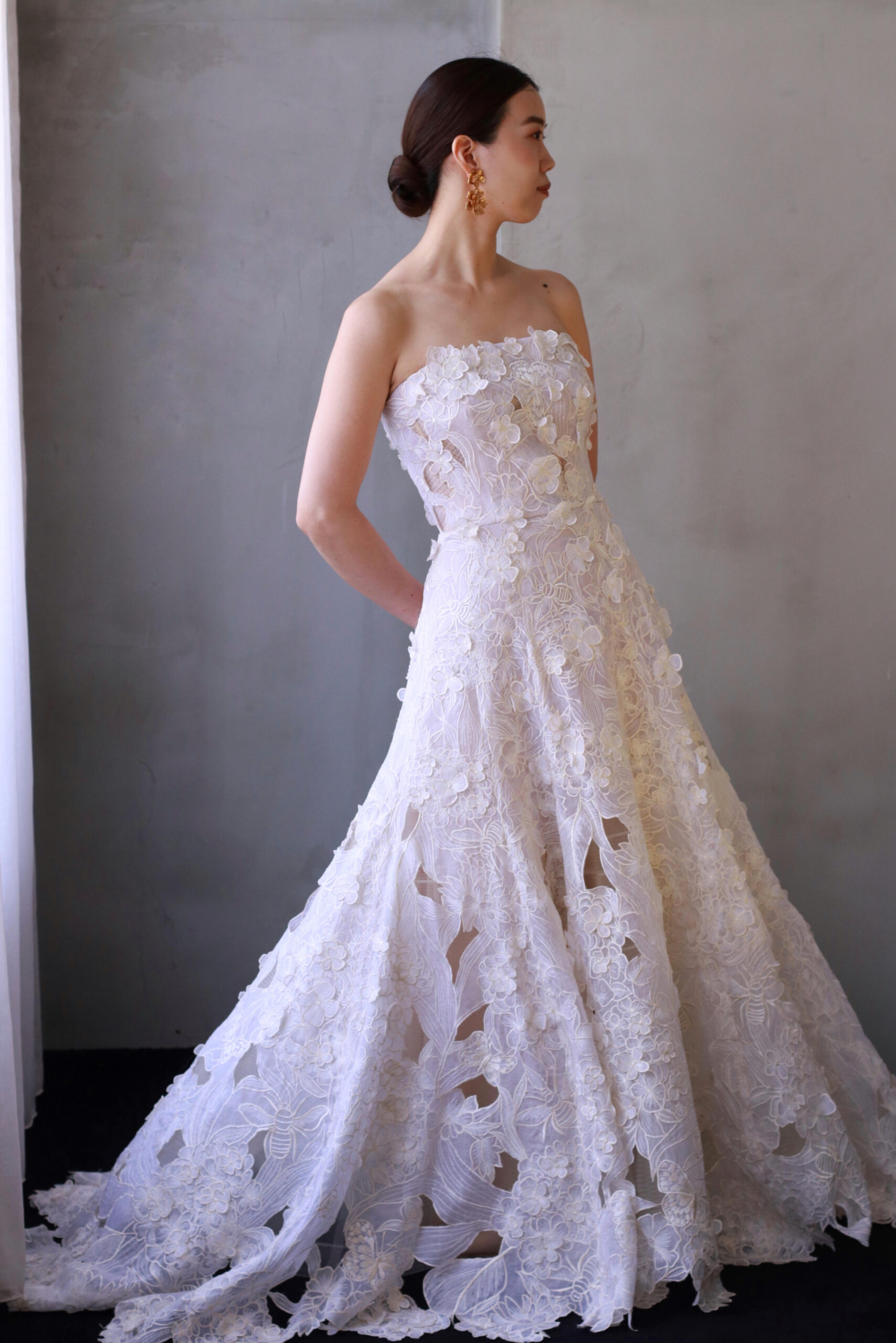 トリートドレッシングがおすすめする東京エリアの花嫁にお召いただきたい、Oscar de la Renta(オスカー デ ラ レンタ)の総レースの生地が美しい新作ウェディングドレスのご紹介