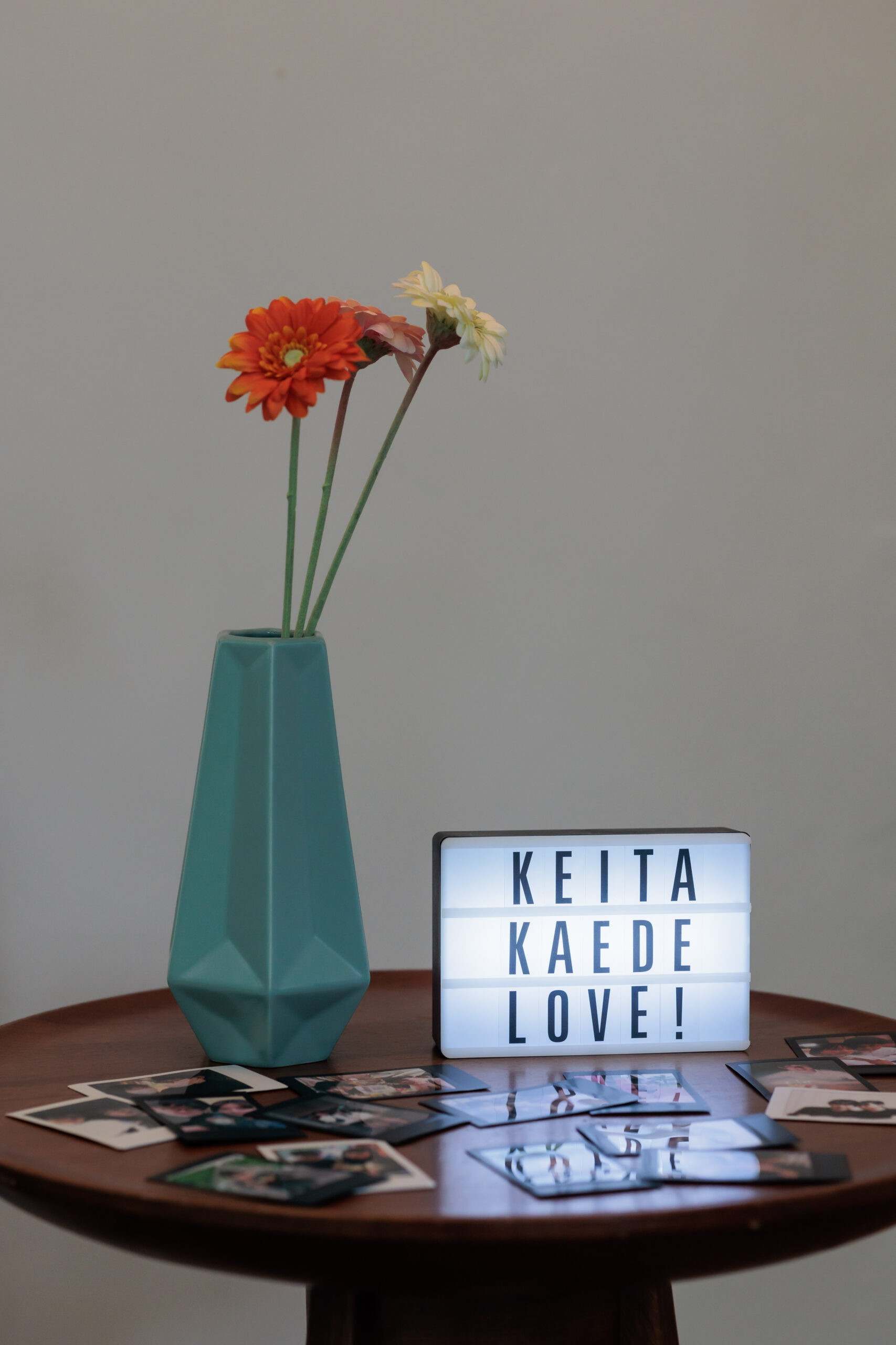 オリジナリティー溢れるお二人らしいチェキを使ったウェルカムスペース