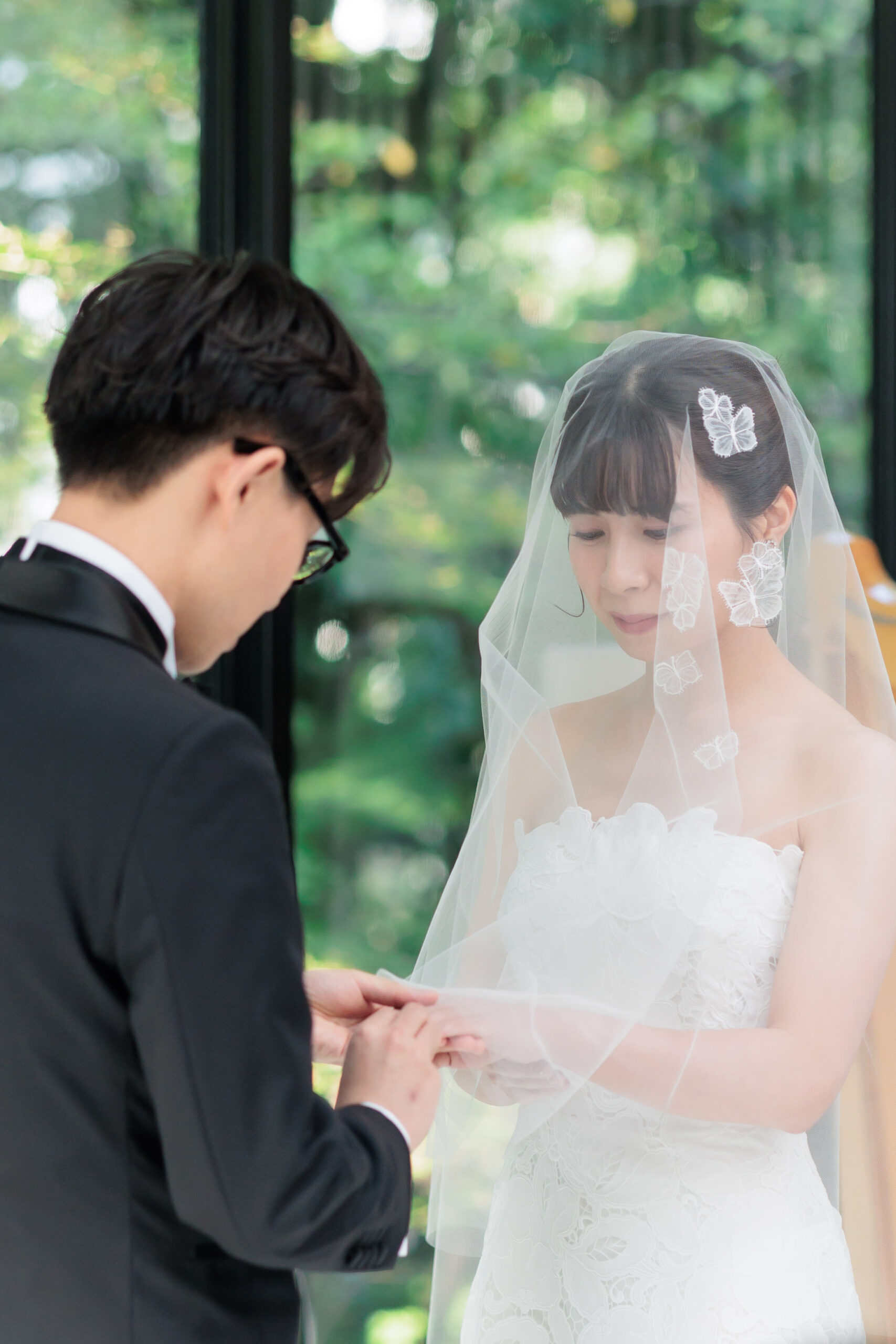 ザ トリート ドレッシング名古屋店がおすすめしたい、レラローズのウェディングドレスにトリートメゾンのオリジナルレースベールを合わせたナチュラルなコーディネート