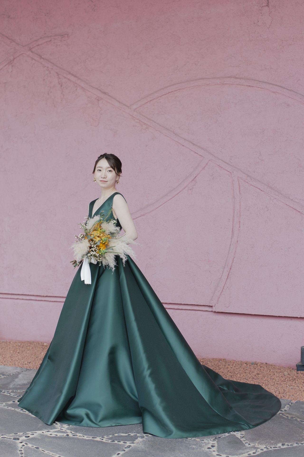 お色直しはザ ルイガンズの会場にとても映えるクラシカルなTREAT MAISONのグリーンのカラードレス