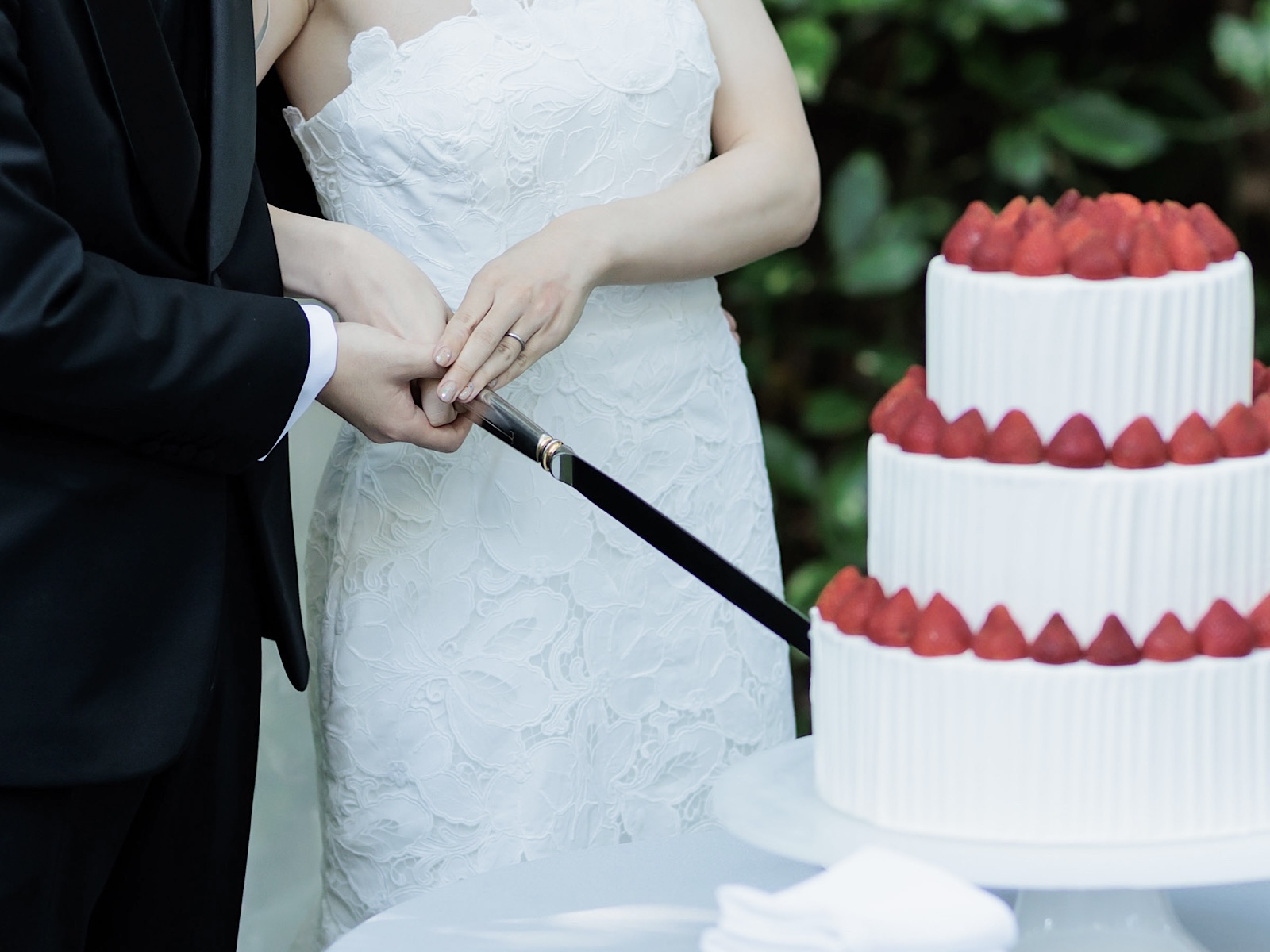 ザ ナンザンハウスの結婚式会場におすすめのレラローズのウェディングドレスでお過ごしいただく結婚式当日パーティーレポートのご様子