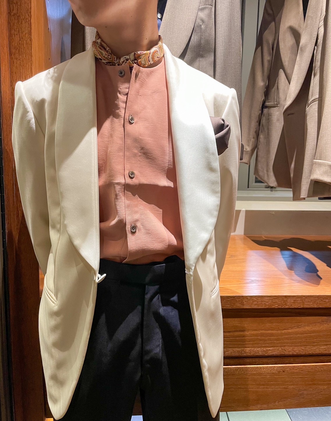 トリートドレッシングがおすすめするホワイトジャケットスタイル