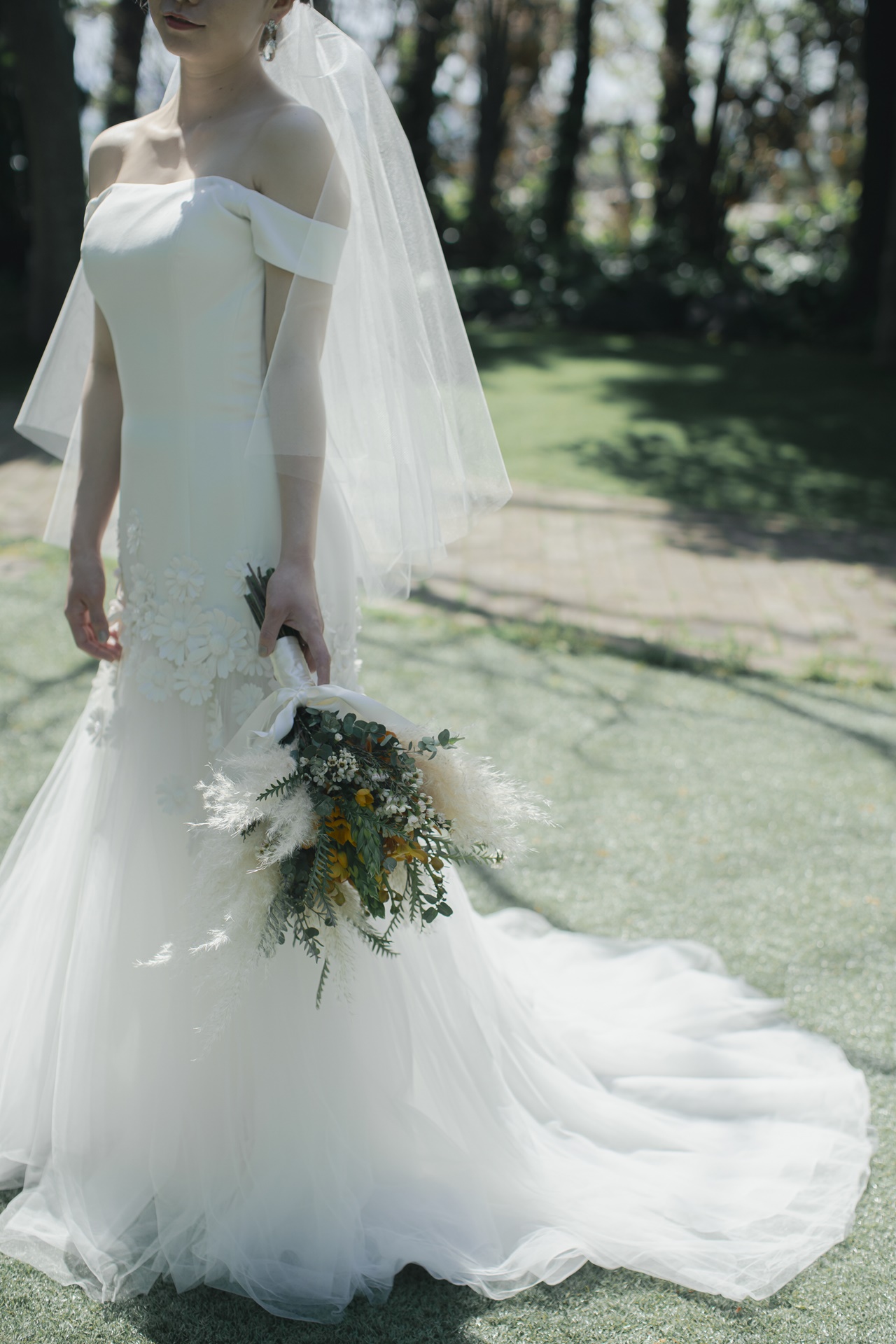 ザ トリート ドレッシング福岡店よりヴィクター アンド ロルフ マリアージュのオフショルダーのウェディングドレスをご紹介します