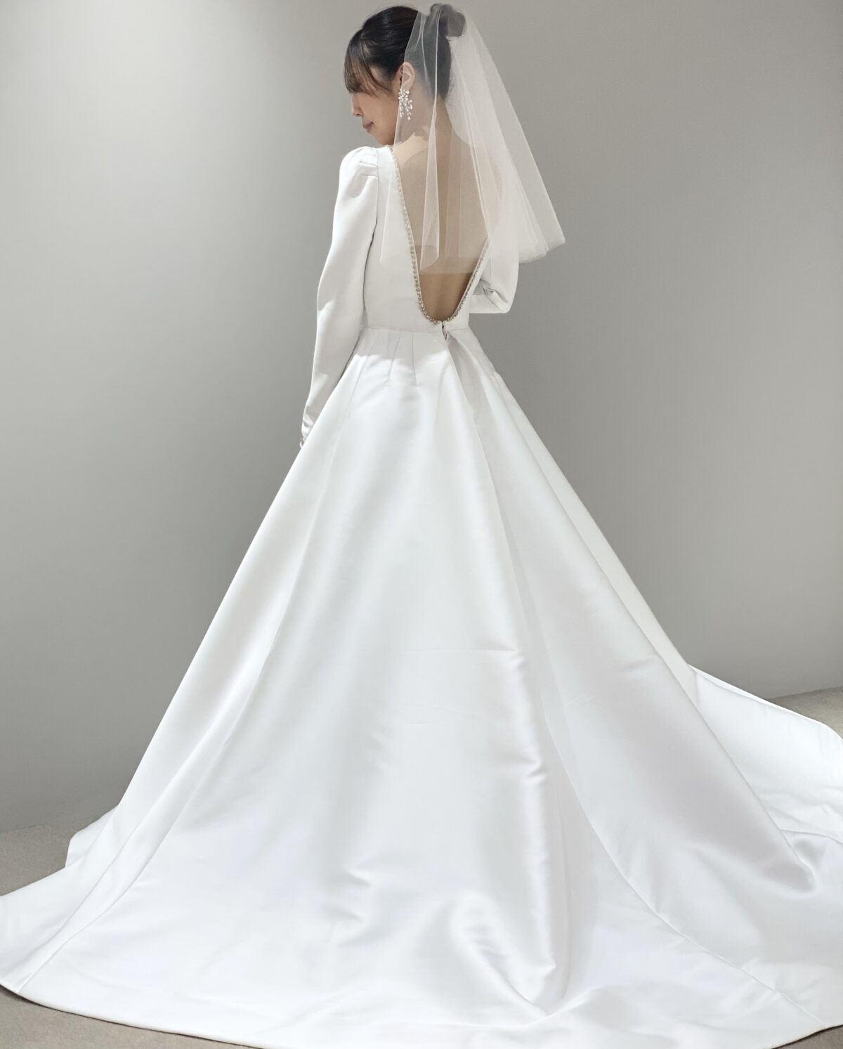 ザトリートドレッシングがおすすめするサテンAラインのウェディングドレス