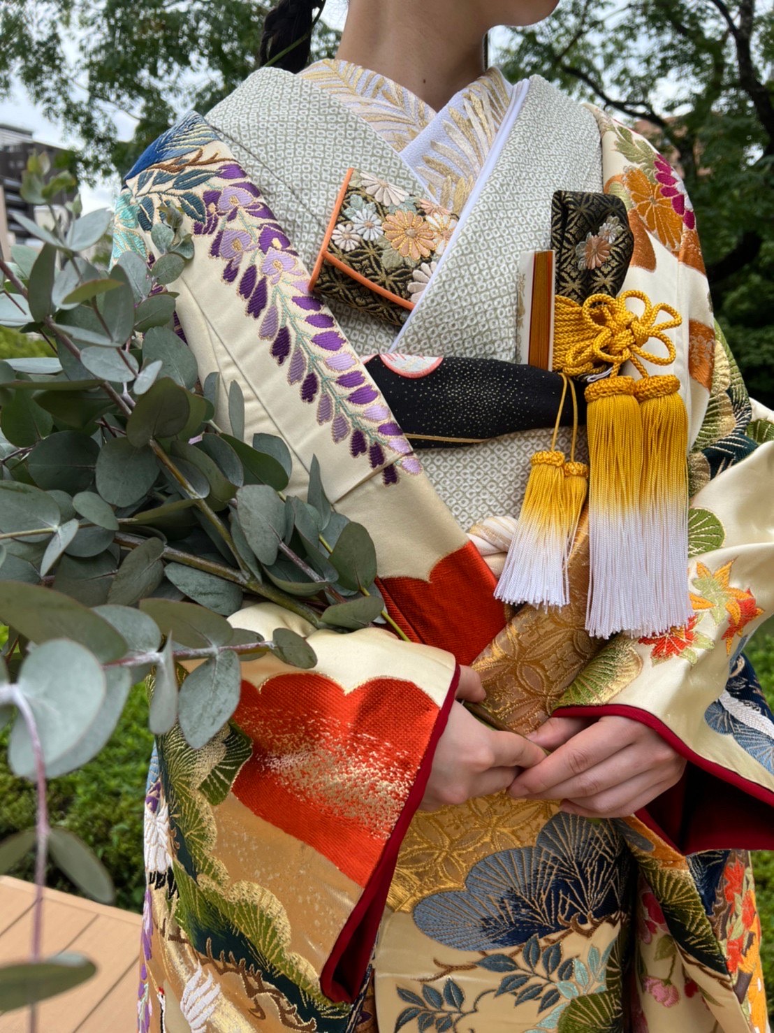 トリートドレッシング神戸店より庭園が広がる相楽園にて結婚式や前撮りを検討されているプレ花嫁におすすめの日本三景図の色打掛とコーディネートのご紹介